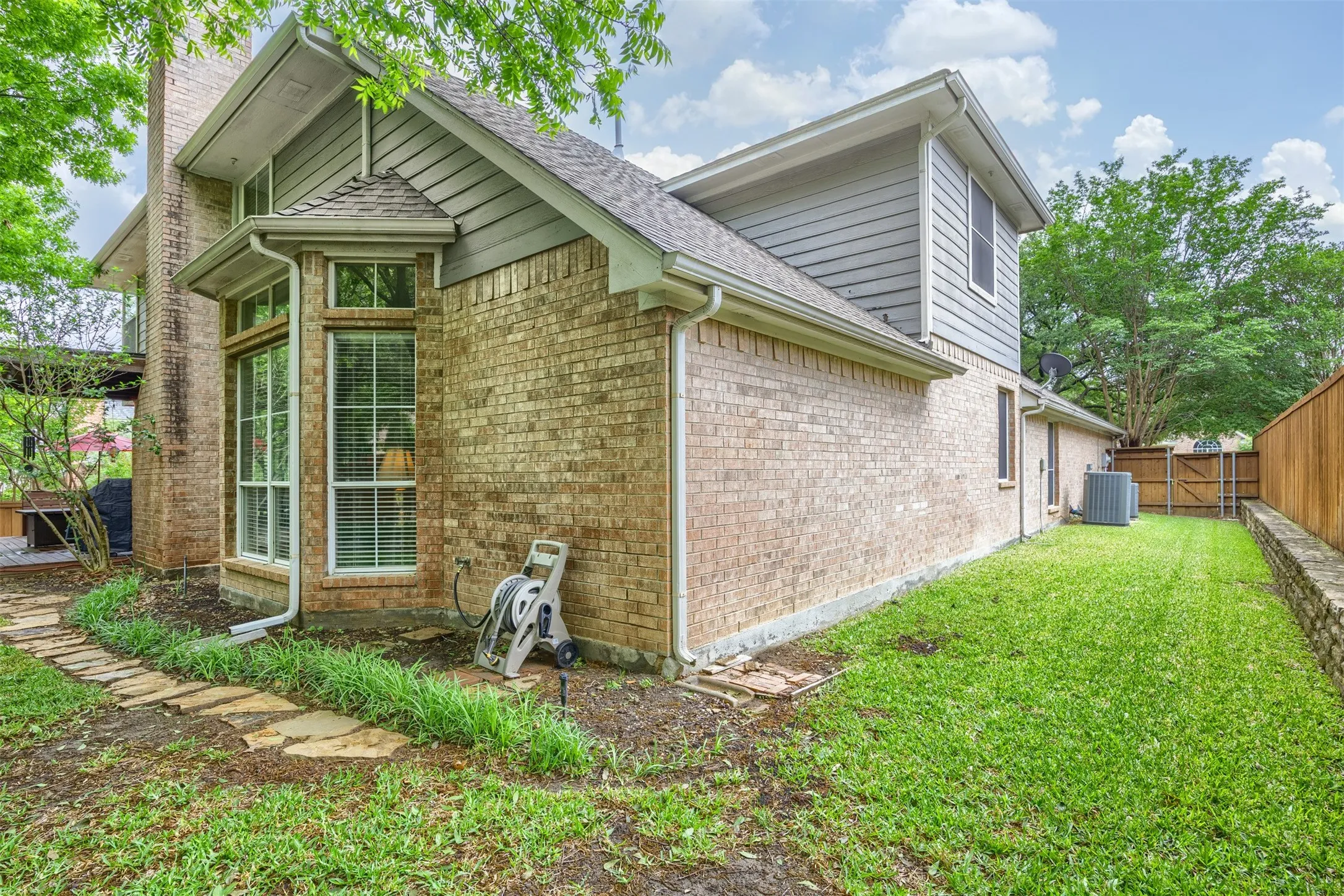 Single Family Residence For Sale in Collin County , 4806 Ivyleaf Lane, Mc Kinney, Texas 75072, 4 Bedroom, 4 Bathroom, 3 Garage spaces, 3,213 Sqft, built in 1996, Preowned, mls#21252202, Real Estate Agent in Mc Kinney, Homes For Sale in Collin county, Homes For Sale in Mc Kinney, Realtor in Mc Kinney Texas, Real Estate Brokerage Independent Realty Texas, Luminita Cordes Realtor