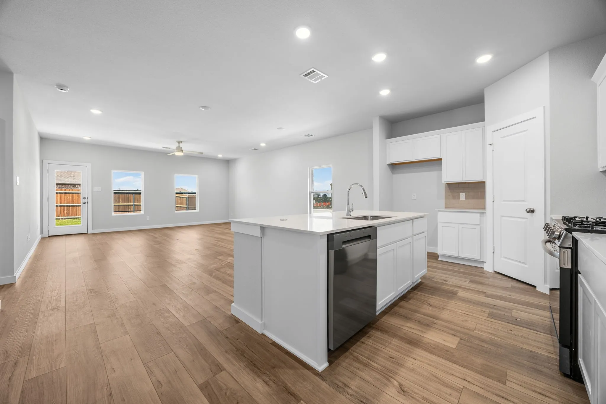 Single Family Residence For Sale in Johnson County , 917 Ironwood Drive, Alvarado, Texas 76009, 4 Bedroom, 3 Bathroom, 2 Garage spaces, 2,013 Sqft, built in 2026, mls#21253109, Real Estate Agent in Alvarado, Homes For Sale in Johnson county, Homes For Sale in Alvarado, Realtor in Alvarado Texas, Real Estate Brokerage Independent Realty Texas, Luminita Cordes Realtor
