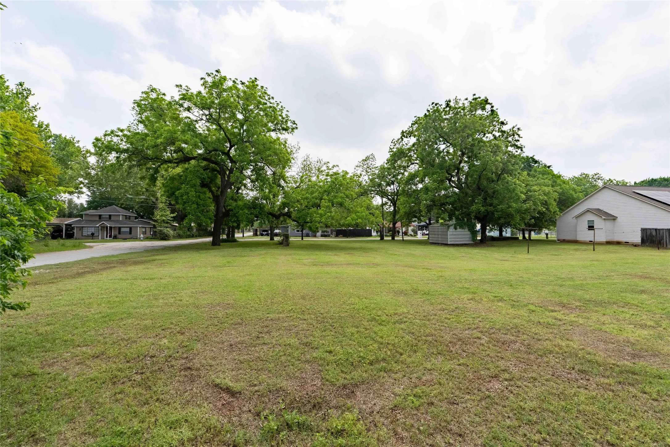 Single Family Residence For Sale in Wise County , 306 Owens Street, Bridgeport, Texas 76426, 3 Bedroom, 2 Bathroom, Garage spaces, 1,796 Sqft, built in 2003, Price $354,999, mls#21253136, Real Estate Agent in Bridgeport, Homes For Sale in Wise county, Homes For Sale in Bridgeport, Realtor in Bridgeport Texas, Real Estate Brokerage Independent Realty Texas, Luminita Cordes Realtor