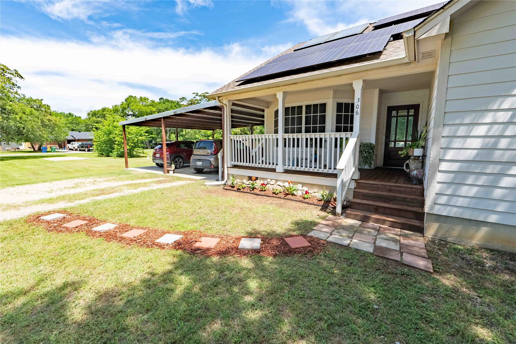 Single Family Residence For Sale in Wise County , 306 Owens Street, Bridgeport, Texas 76426, 3 Bedroom, 2 Bathroom, Garage spaces, 1,796 Sqft, built in 2003, Price $354,999, mls#21253136, Real Estate Agent in Bridgeport, Homes For Sale in Wise county, Homes For Sale in Bridgeport, Realtor in Bridgeport Texas, Real Estate Brokerage Independent Realty Texas, Luminita Cordes Realtor