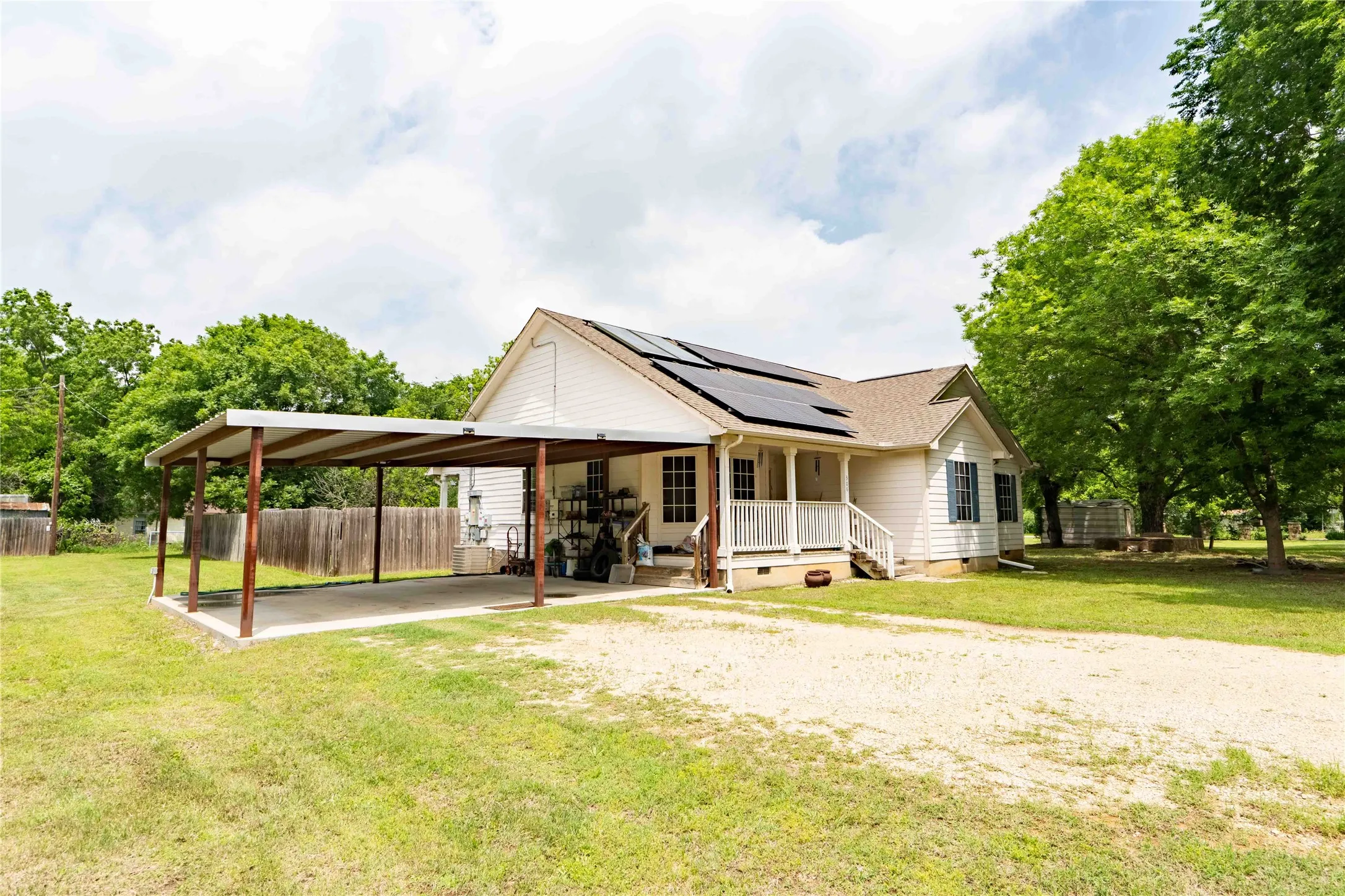 Single Family Residence For Sale in Wise County , 306 Owens Street, Bridgeport, Texas 76426, 3 Bedroom, 2 Bathroom, Garage spaces, 1,796 Sqft, built in 2003, Price $354,999, mls#21253136, Real Estate Agent in Bridgeport, Homes For Sale in Wise county, Homes For Sale in Bridgeport, Realtor in Bridgeport Texas, Real Estate Brokerage Independent Realty Texas, Luminita Cordes Realtor