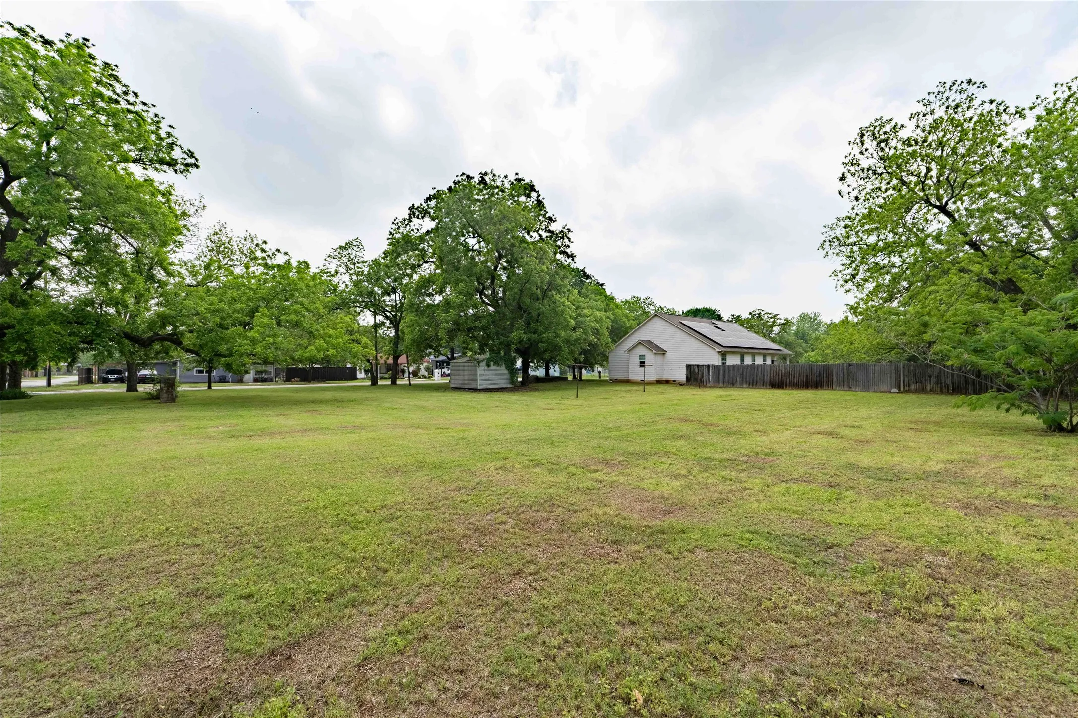 Single Family Residence For Sale in Wise County , 306 Owens Street, Bridgeport, Texas 76426, 3 Bedroom, 2 Bathroom, Garage spaces, 1,796 Sqft, built in 2003, Price $354,999, mls#21253136, Real Estate Agent in Bridgeport, Homes For Sale in Wise county, Homes For Sale in Bridgeport, Realtor in Bridgeport Texas, Real Estate Brokerage Independent Realty Texas, Luminita Cordes Realtor