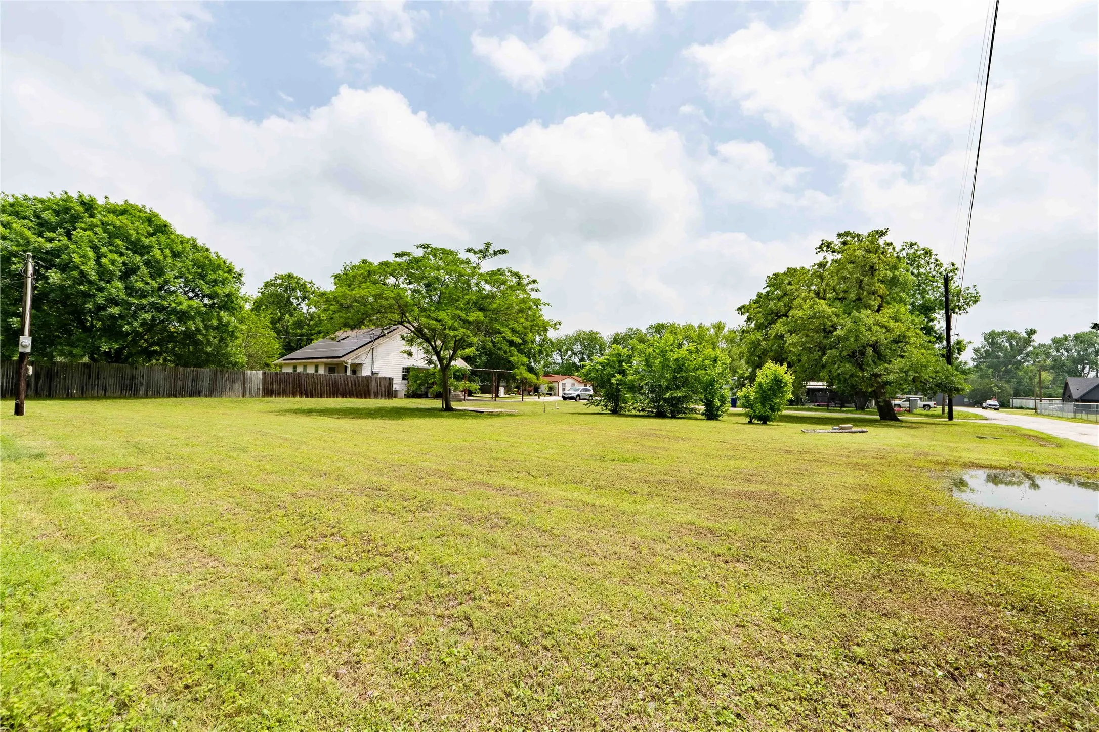 Single Family Residence For Sale in Wise County , 306 Owens Street, Bridgeport, Texas 76426, 3 Bedroom, 2 Bathroom, Garage spaces, 1,796 Sqft, built in 2003, Price $354,999, mls#21253136, Real Estate Agent in Bridgeport, Homes For Sale in Wise county, Homes For Sale in Bridgeport, Realtor in Bridgeport Texas, Real Estate Brokerage Independent Realty Texas, Luminita Cordes Realtor