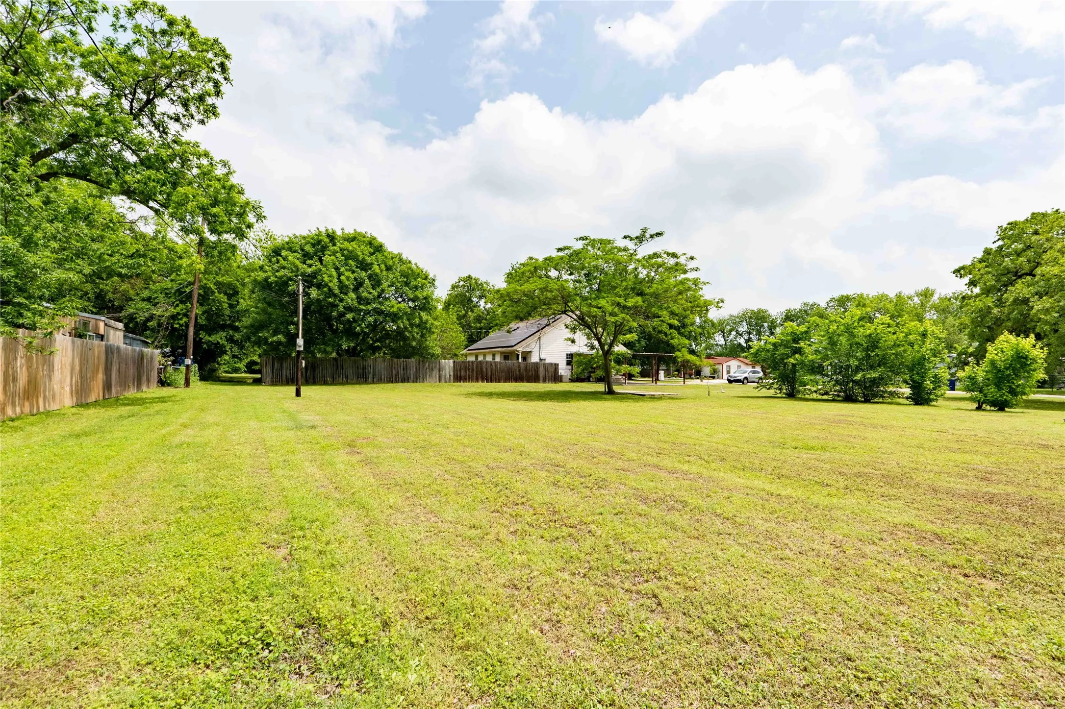 Single Family Residence For Sale in Wise County , 306 Owens Street, Bridgeport, Texas 76426, 3 Bedroom, 2 Bathroom, Garage spaces, 1,796 Sqft, built in 2003, Price $354,999, mls#21253136, Real Estate Agent in Bridgeport, Homes For Sale in Wise county, Homes For Sale in Bridgeport, Realtor in Bridgeport Texas, Real Estate Brokerage Independent Realty Texas, Luminita Cordes Realtor