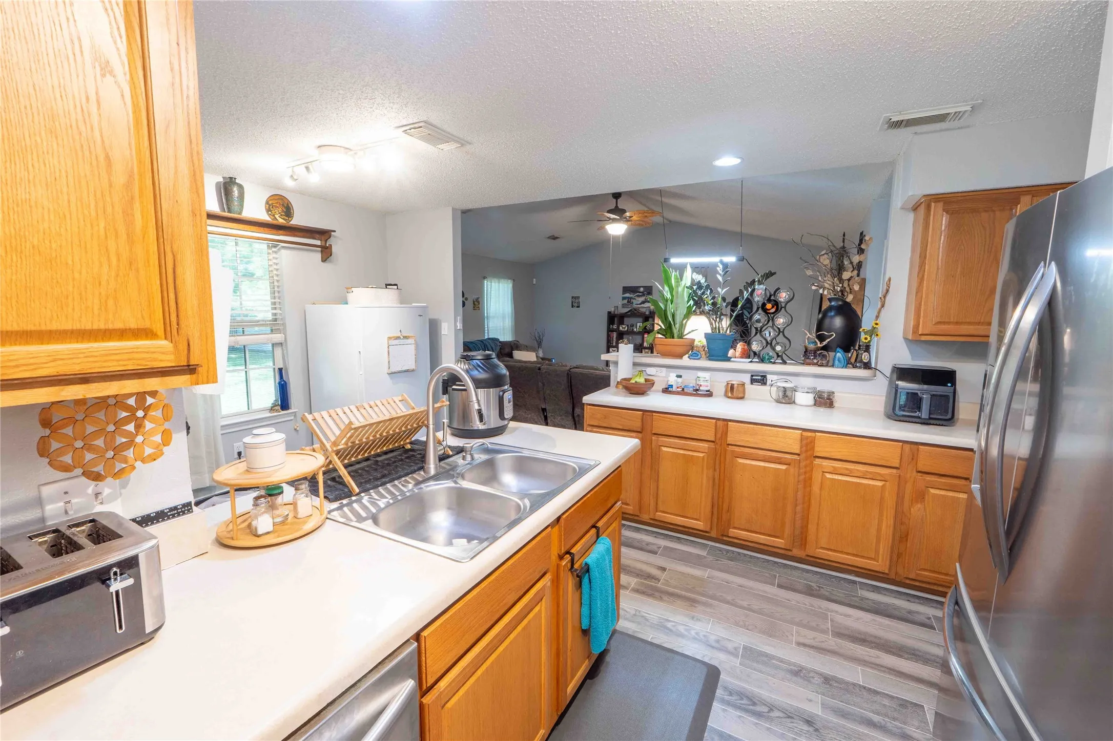 Single Family Residence For Sale in Wise County , 306 Owens Street, Bridgeport, Texas 76426, 3 Bedroom, 2 Bathroom, Garage spaces, 1,796 Sqft, built in 2003, Price $354,999, mls#21253136, Real Estate Agent in Bridgeport, Homes For Sale in Wise county, Homes For Sale in Bridgeport, Realtor in Bridgeport Texas, Real Estate Brokerage Independent Realty Texas, Luminita Cordes Realtor