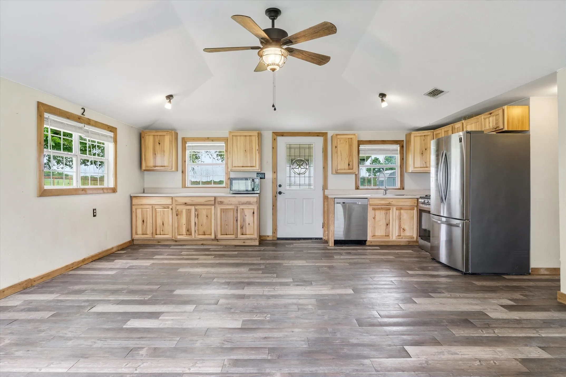 Single Family Residence For Sale in Henderson County , 10266 County Road 1200, Athens, Texas 75751, 2 Bedroom, 1 Bathroom, 1 Garage spaces, 1,152 Sqft, built in 2021, Price $479,900, mls#21253142, Real Estate Agent in Athens, Homes For Sale in Henderson county, Homes For Sale in Athens, Realtor in Athens Texas, Real Estate Brokerage Independent Realty Texas, Luminita Cordes Realtor