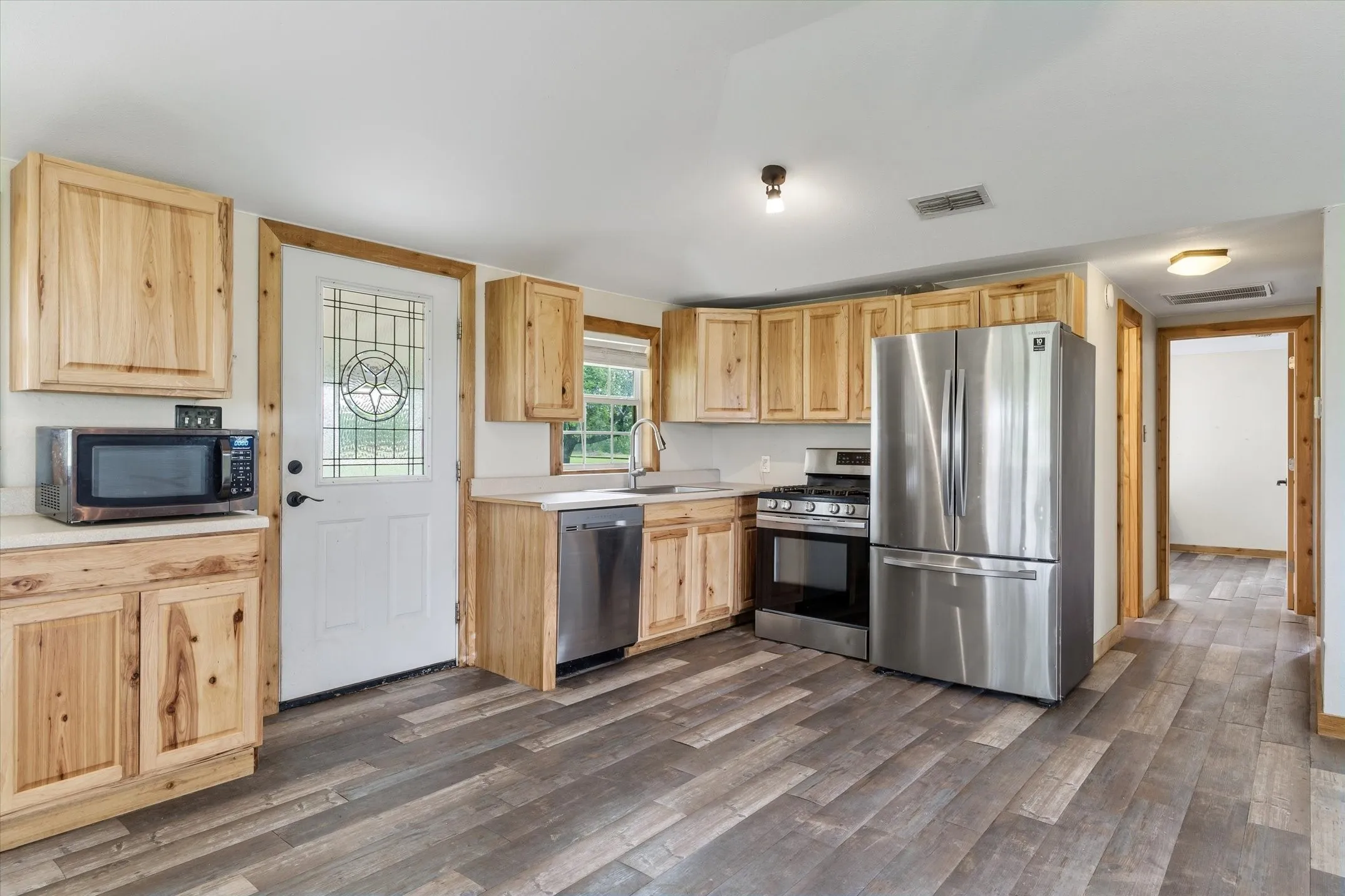 Single Family Residence For Sale in Henderson County , 10266 County Road 1200, Athens, Texas 75751, 2 Bedroom, 1 Bathroom, 1 Garage spaces, 1,152 Sqft, built in 2021, Price $479,900, mls#21253142, Real Estate Agent in Athens, Homes For Sale in Henderson county, Homes For Sale in Athens, Realtor in Athens Texas, Real Estate Brokerage Independent Realty Texas, Luminita Cordes Realtor