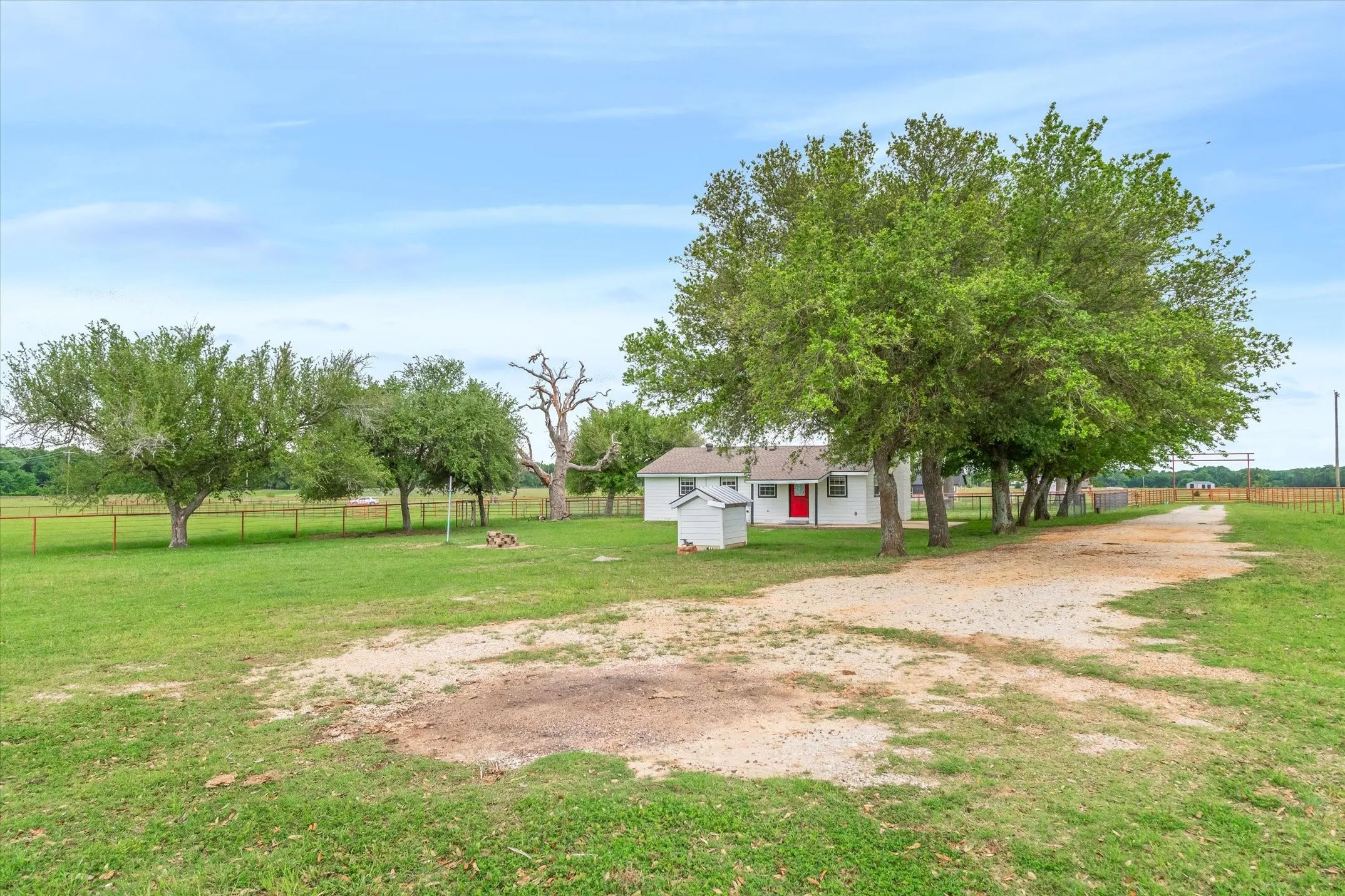 Single Family Residence For Sale in Henderson County , 10266 County Road 1200, Athens, Texas 75751, 2 Bedroom, 1 Bathroom, 1 Garage spaces, 1,152 Sqft, built in 2021, Price $479,900, mls#21253142, Real Estate Agent in Athens, Homes For Sale in Henderson county, Homes For Sale in Athens, Realtor in Athens Texas, Real Estate Brokerage Independent Realty Texas, Luminita Cordes Realtor