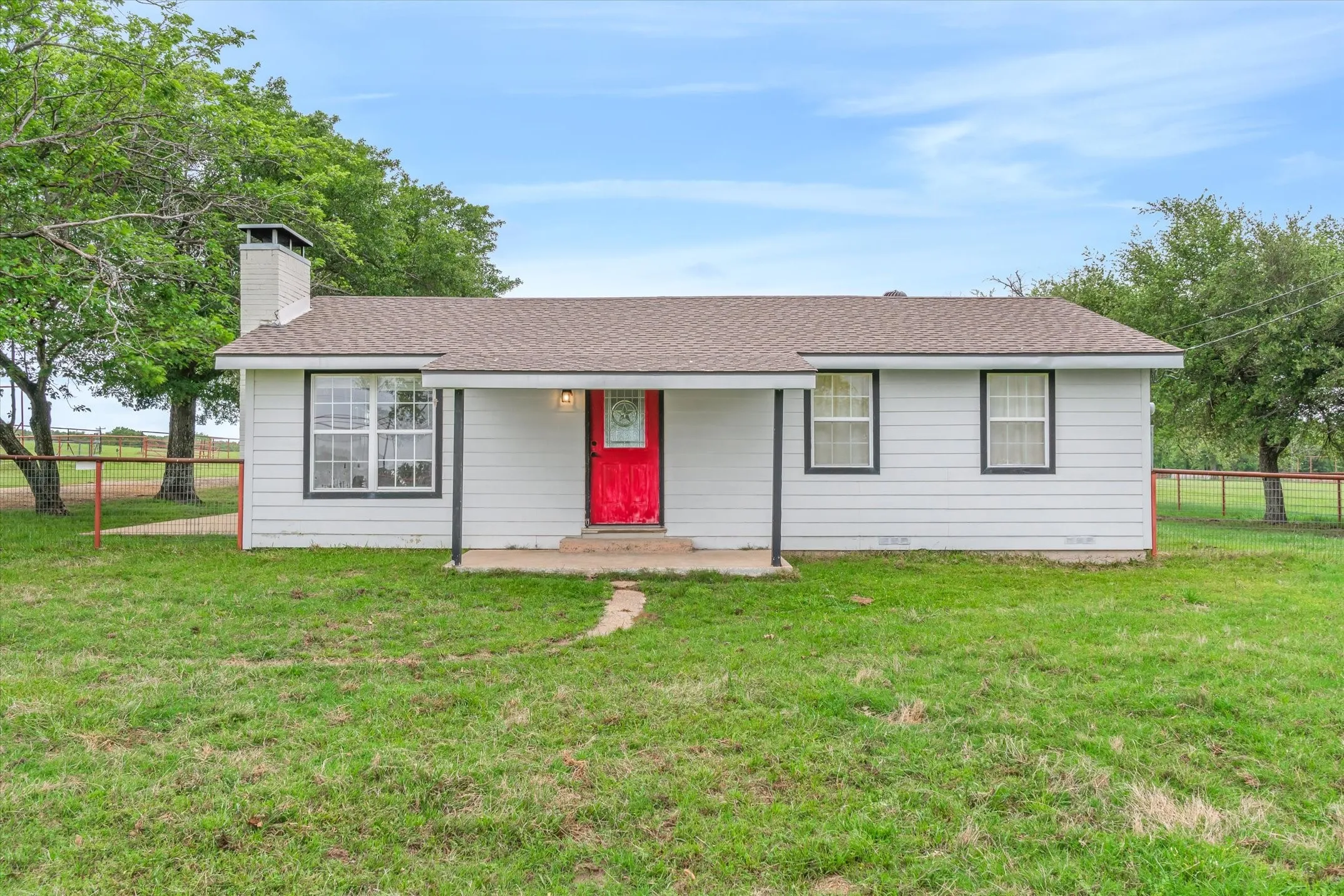 Single Family Residence For Sale in Henderson County , 10266 County Road 1200, Athens, Texas 75751, 2 Bedroom, 1 Bathroom, 1 Garage spaces, 1,152 Sqft, built in 2021, Price $479,900, mls#21253142, Real Estate Agent in Athens, Homes For Sale in Henderson county, Homes For Sale in Athens, Realtor in Athens Texas, Real Estate Brokerage Independent Realty Texas, Luminita Cordes Realtor
