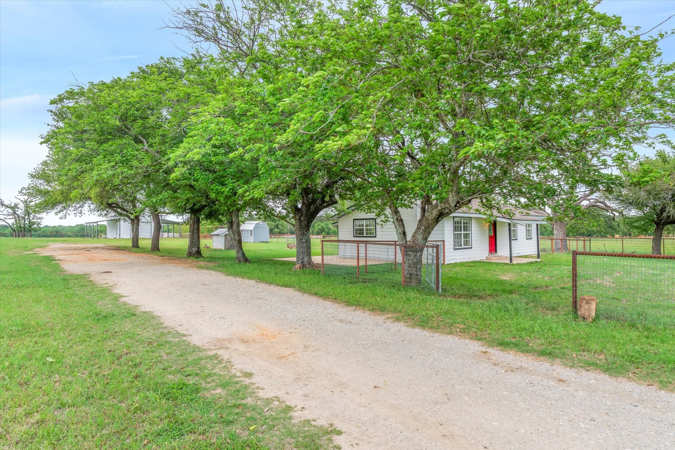 Single Family Residence For Sale in Henderson County , 10266 County Road 1200, Athens, Texas 75751, 2 Bedroom, 1 Bathroom, 1 Garage spaces, 1,152 Sqft, built in 2021, Price $479,900, mls#21253142, Real Estate Agent in Athens, Homes For Sale in Henderson county, Homes For Sale in Athens, Realtor in Athens Texas, Real Estate Brokerage Independent Realty Texas, Luminita Cordes Realtor
