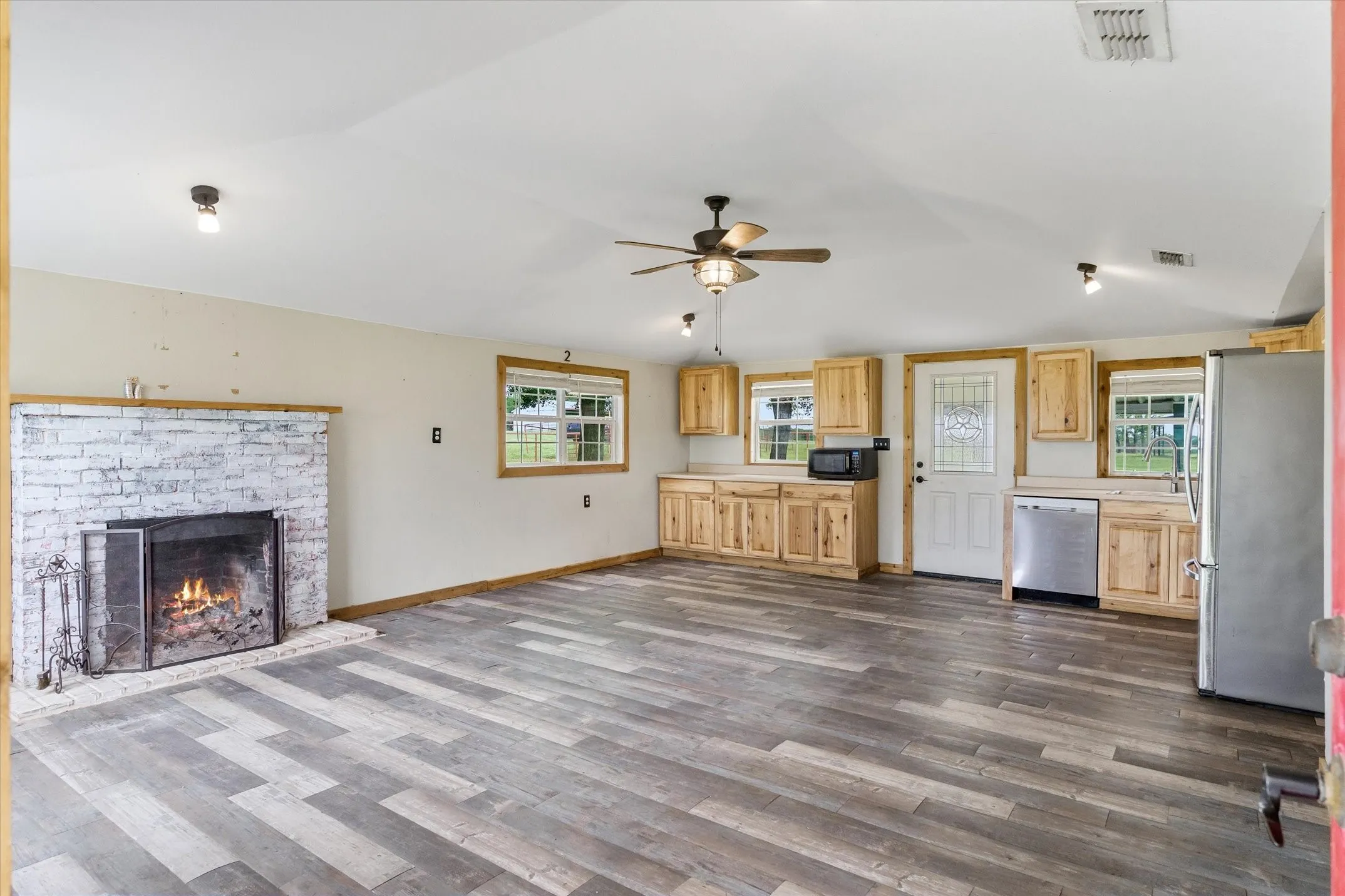 Single Family Residence For Sale in Henderson County , 10266 County Road 1200, Athens, Texas 75751, 2 Bedroom, 1 Bathroom, 1 Garage spaces, 1,152 Sqft, built in 2021, Price $479,900, mls#21253142, Real Estate Agent in Athens, Homes For Sale in Henderson county, Homes For Sale in Athens, Realtor in Athens Texas, Real Estate Brokerage Independent Realty Texas, Luminita Cordes Realtor