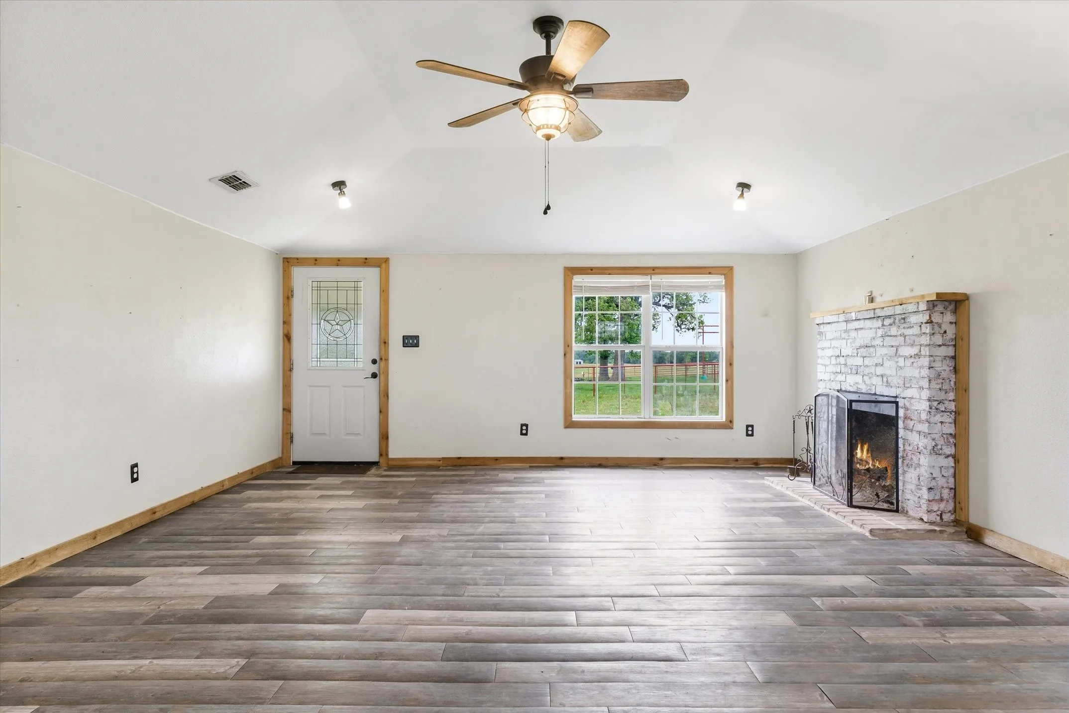Single Family Residence For Sale in Henderson County , 10266 County Road 1200, Athens, Texas 75751, 2 Bedroom, 1 Bathroom, 1 Garage spaces, 1,152 Sqft, built in 2021, Price $479,900, mls#21253142, Real Estate Agent in Athens, Homes For Sale in Henderson county, Homes For Sale in Athens, Realtor in Athens Texas, Real Estate Brokerage Independent Realty Texas, Luminita Cordes Realtor