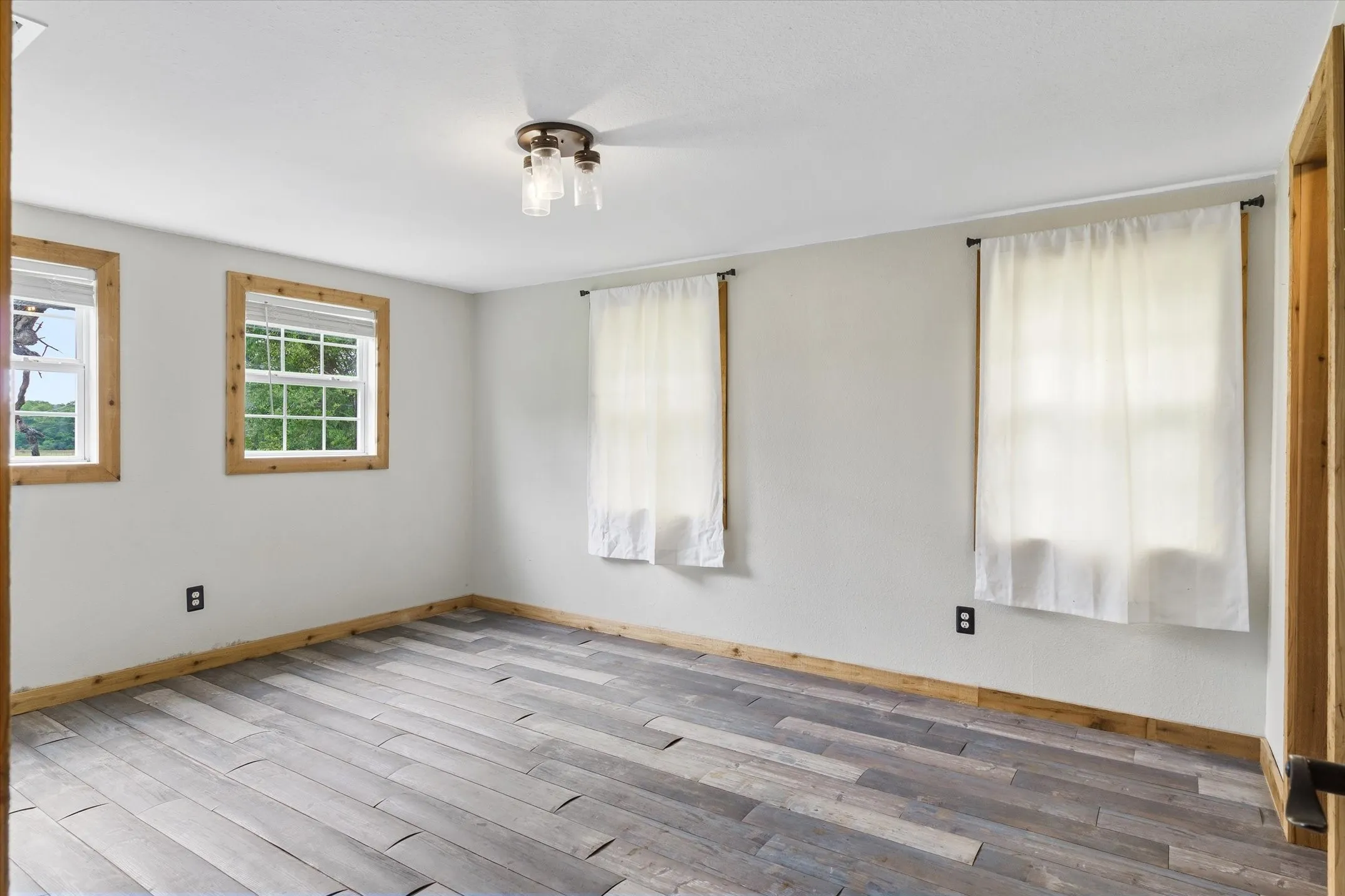 Single Family Residence For Sale in Henderson County , 10266 County Road 1200, Athens, Texas 75751, 2 Bedroom, 1 Bathroom, 1 Garage spaces, 1,152 Sqft, built in 2021, Price $479,900, mls#21253142, Real Estate Agent in Athens, Homes For Sale in Henderson county, Homes For Sale in Athens, Realtor in Athens Texas, Real Estate Brokerage Independent Realty Texas, Luminita Cordes Realtor