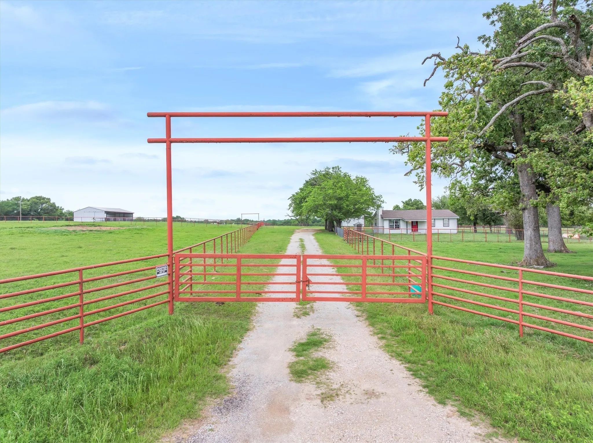 Single Family Residence For Sale in Henderson County , 10266 County Road 1200, Athens, Texas 75751, 2 Bedroom, 1 Bathroom, 1 Garage spaces, 1,152 Sqft, built in 2021, Price $479,900, mls#21253142, Real Estate Agent in Athens, Homes For Sale in Henderson county, Homes For Sale in Athens, Realtor in Athens Texas, Real Estate Brokerage Independent Realty Texas, Luminita Cordes Realtor