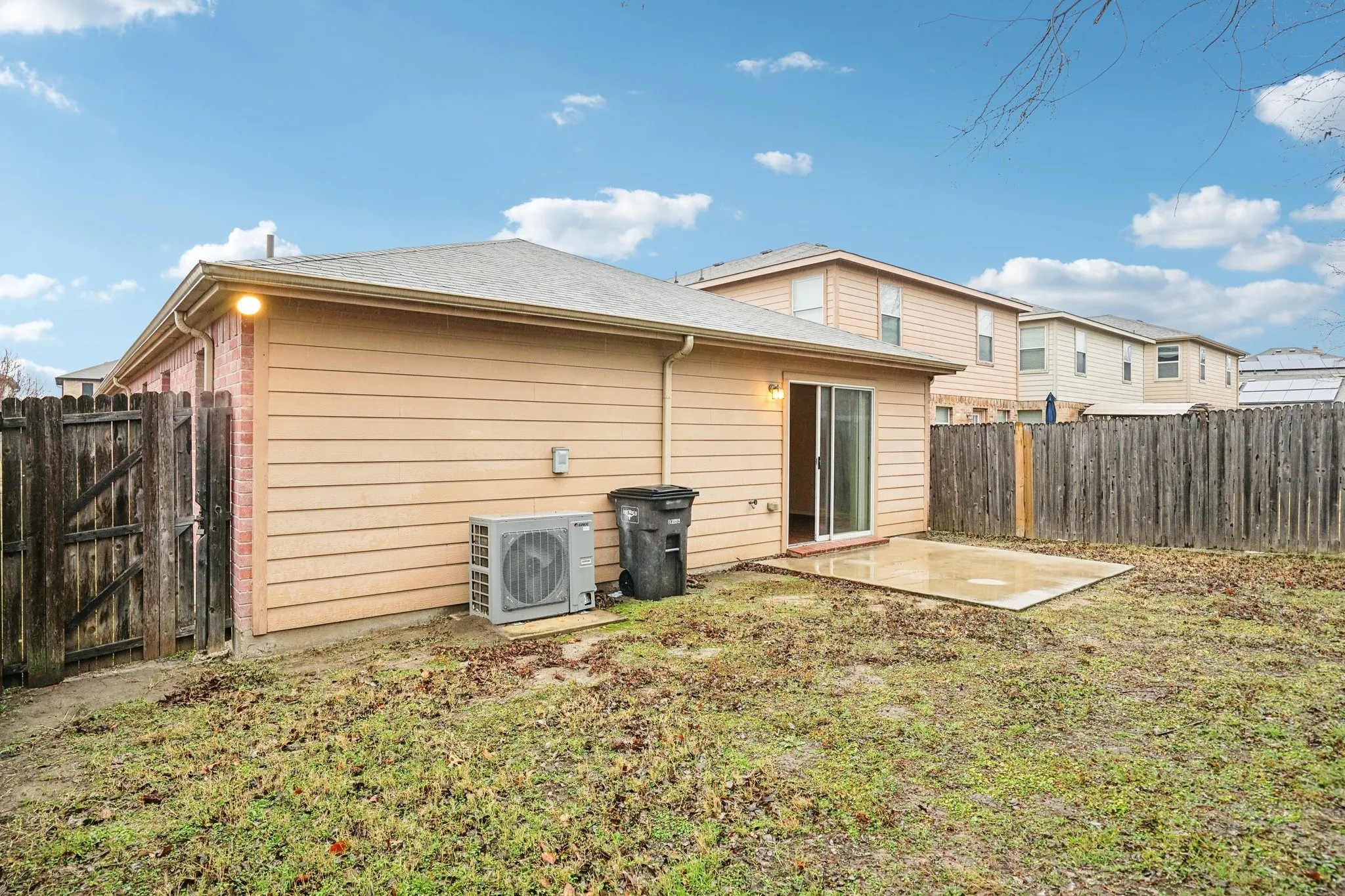 Single Family Residence For Sale in Tarrant County , 9120 Sun Haven Way, Fort Worth, Texas 76244, 3 Bedroom, 2 Bathroom, 2 Garage spaces, 1,810 Sqft, built in 2010, mls#21253188, Real Estate Agent in Fort Worth, Homes For Sale in Tarrant county, Homes For Sale in Fort Worth, Realtor in Fort Worth Texas, Real Estate Brokerage Independent Realty Texas, Luminita Cordes Realtor