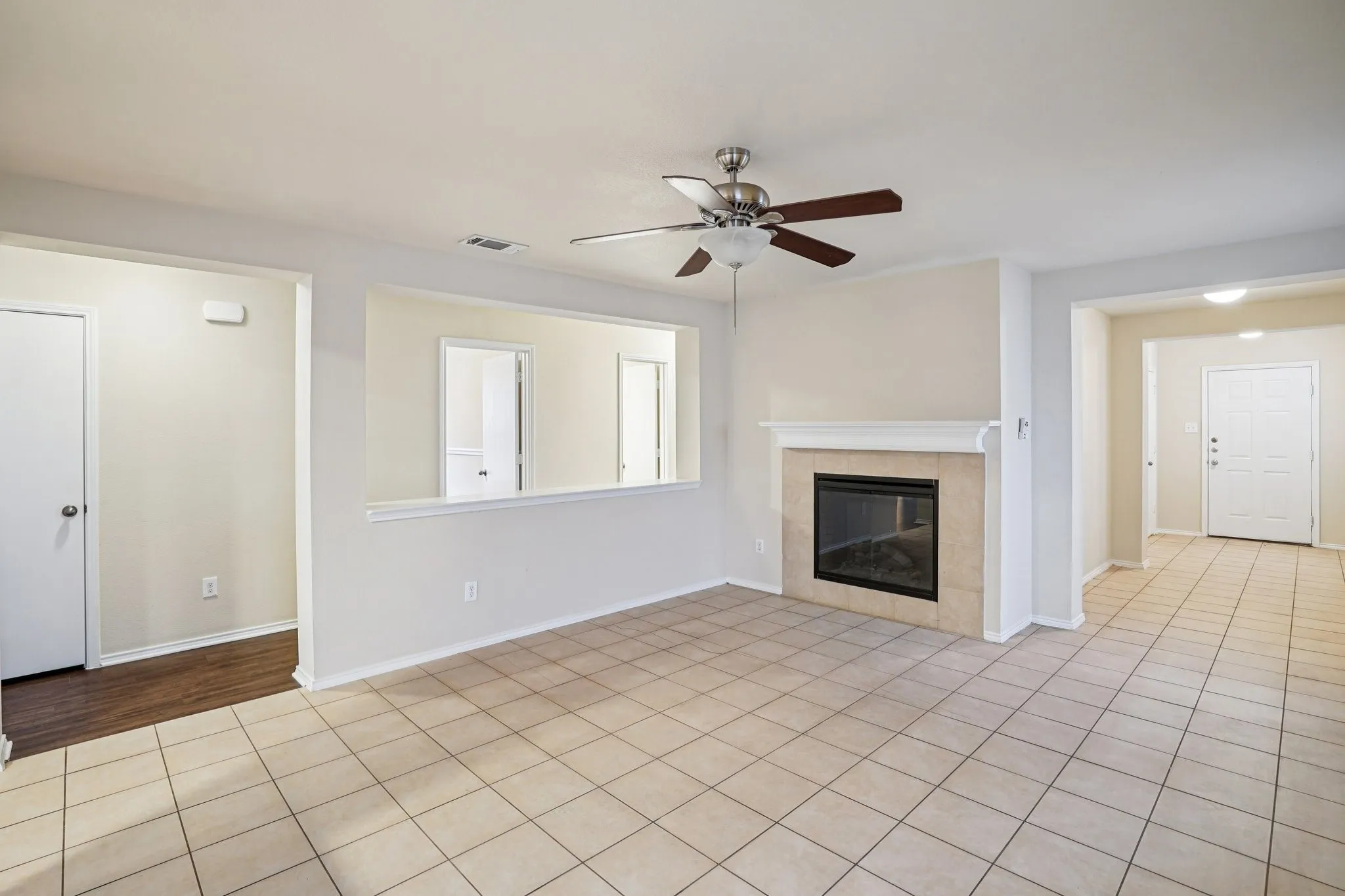 Single Family Residence For Sale in Tarrant County , 9120 Sun Haven Way, Fort Worth, Texas 76244, 3 Bedroom, 2 Bathroom, 2 Garage spaces, 1,810 Sqft, built in 2010, mls#21253188, Real Estate Agent in Fort Worth, Homes For Sale in Tarrant county, Homes For Sale in Fort Worth, Realtor in Fort Worth Texas, Real Estate Brokerage Independent Realty Texas, Luminita Cordes Realtor