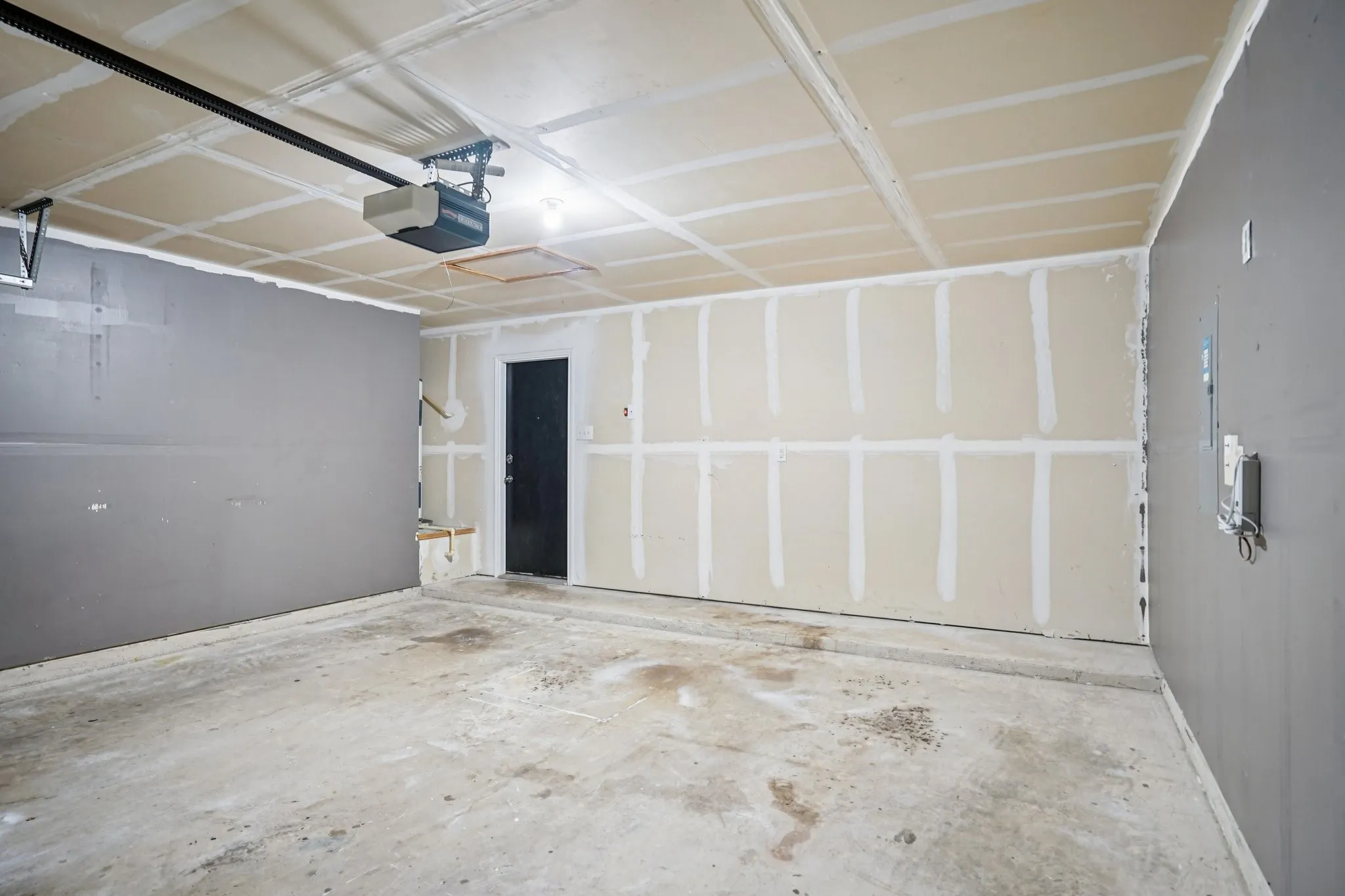 Single Family Residence For Sale in Tarrant County , 9120 Sun Haven Way, Fort Worth, Texas 76244, 3 Bedroom, 2 Bathroom, 2 Garage spaces, 1,810 Sqft, built in 2010, mls#21253188, Real Estate Agent in Fort Worth, Homes For Sale in Tarrant county, Homes For Sale in Fort Worth, Realtor in Fort Worth Texas, Real Estate Brokerage Independent Realty Texas, Luminita Cordes Realtor
