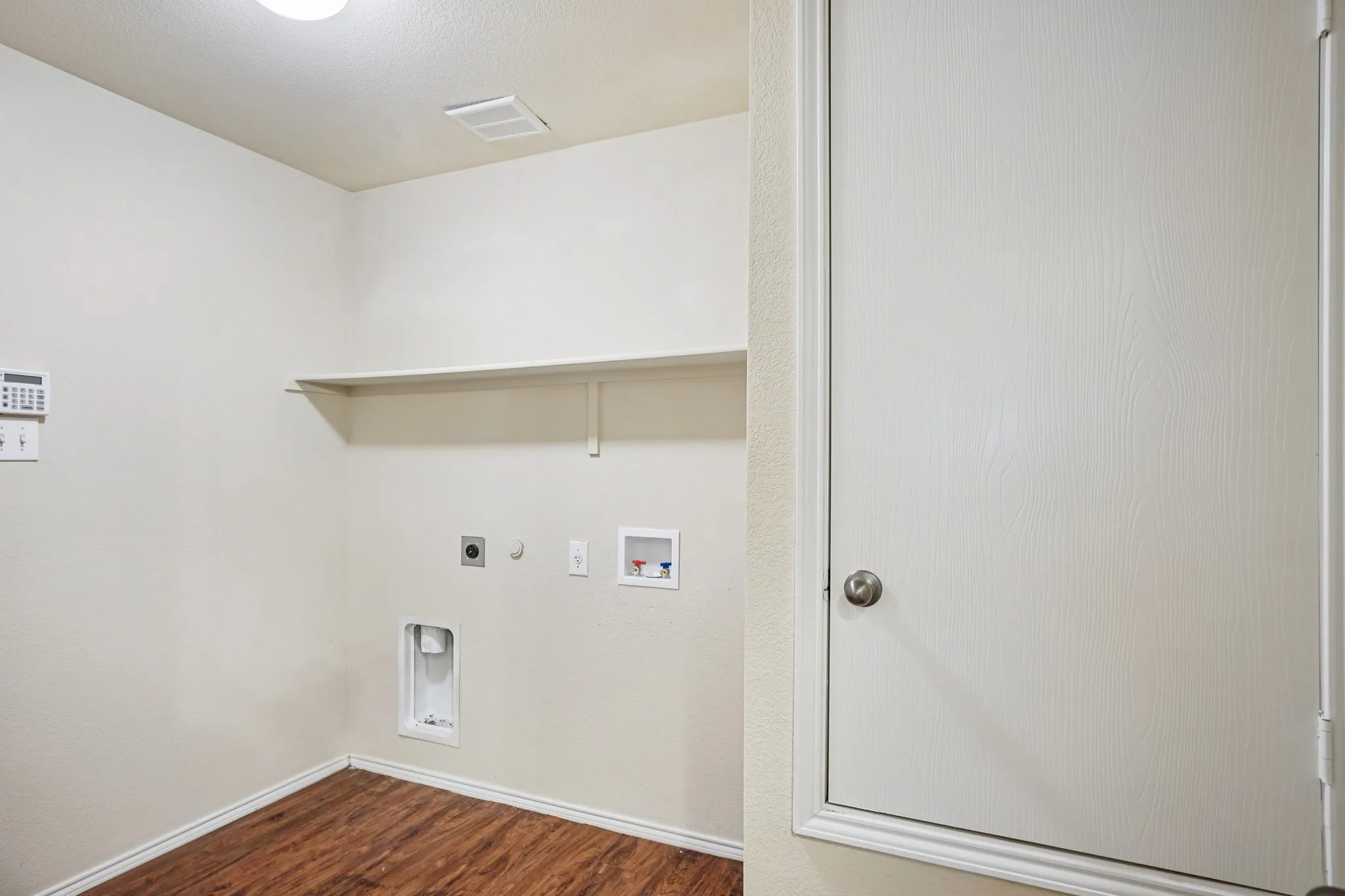 Single Family Residence For Sale in Tarrant County , 9120 Sun Haven Way, Fort Worth, Texas 76244, 3 Bedroom, 2 Bathroom, 2 Garage spaces, 1,810 Sqft, built in 2010, mls#21253188, Real Estate Agent in Fort Worth, Homes For Sale in Tarrant county, Homes For Sale in Fort Worth, Realtor in Fort Worth Texas, Real Estate Brokerage Independent Realty Texas, Luminita Cordes Realtor