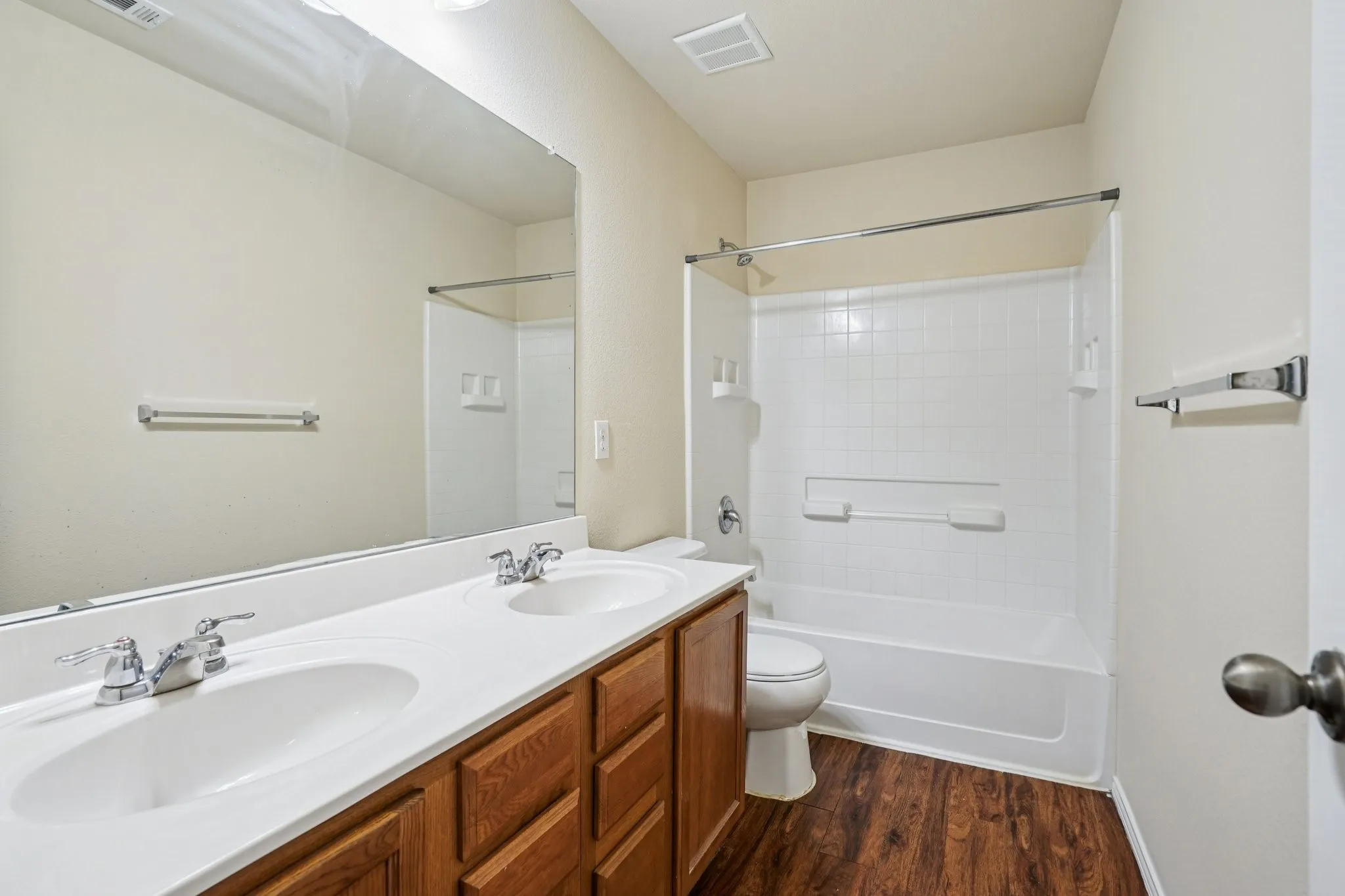 Single Family Residence For Sale in Tarrant County , 9120 Sun Haven Way, Fort Worth, Texas 76244, 3 Bedroom, 2 Bathroom, 2 Garage spaces, 1,810 Sqft, built in 2010, mls#21253188, Real Estate Agent in Fort Worth, Homes For Sale in Tarrant county, Homes For Sale in Fort Worth, Realtor in Fort Worth Texas, Real Estate Brokerage Independent Realty Texas, Luminita Cordes Realtor