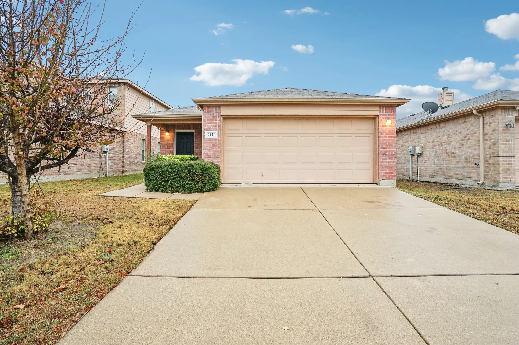 Single Family Residence For Sale in Tarrant County , 9120 Sun Haven Way, Fort Worth, Texas 76244, 3 Bedroom, 2 Bathroom, 2 Garage spaces, 1,810 Sqft, built in 2010, mls#21253188, Real Estate Agent in Fort Worth, Homes For Sale in Tarrant county, Homes For Sale in Fort Worth, Realtor in Fort Worth Texas, Real Estate Brokerage Independent Realty Texas, Luminita Cordes Realtor