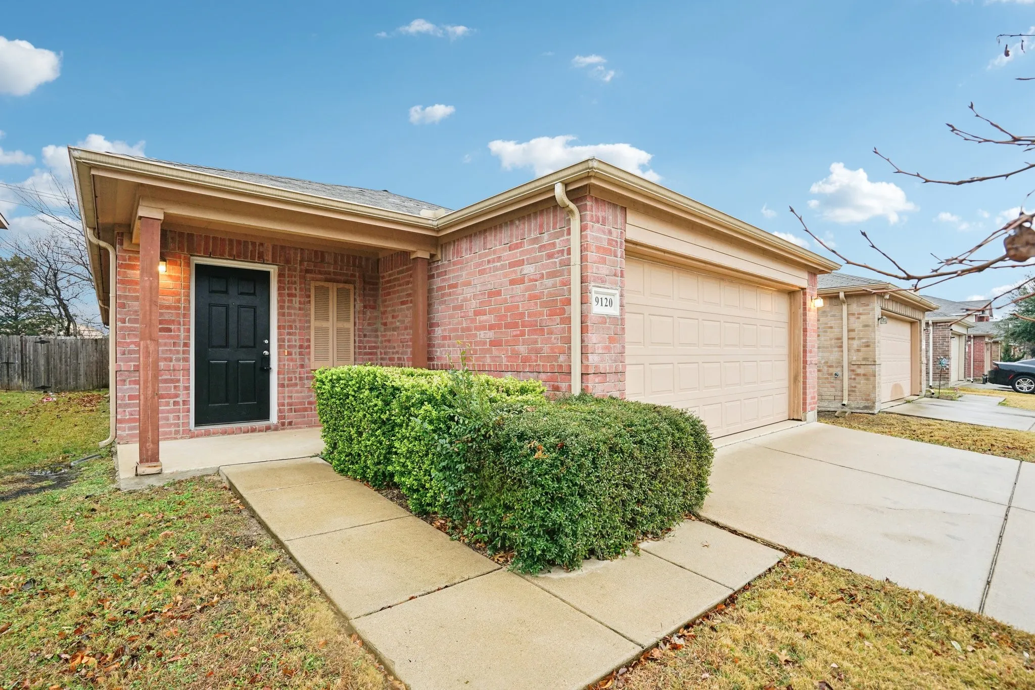 Single Family Residence For Sale in Tarrant County , 9120 Sun Haven Way, Fort Worth, Texas 76244, 3 Bedroom, 2 Bathroom, 2 Garage spaces, 1,810 Sqft, built in 2010, mls#21253188, Real Estate Agent in Fort Worth, Homes For Sale in Tarrant county, Homes For Sale in Fort Worth, Realtor in Fort Worth Texas, Real Estate Brokerage Independent Realty Texas, Luminita Cordes Realtor