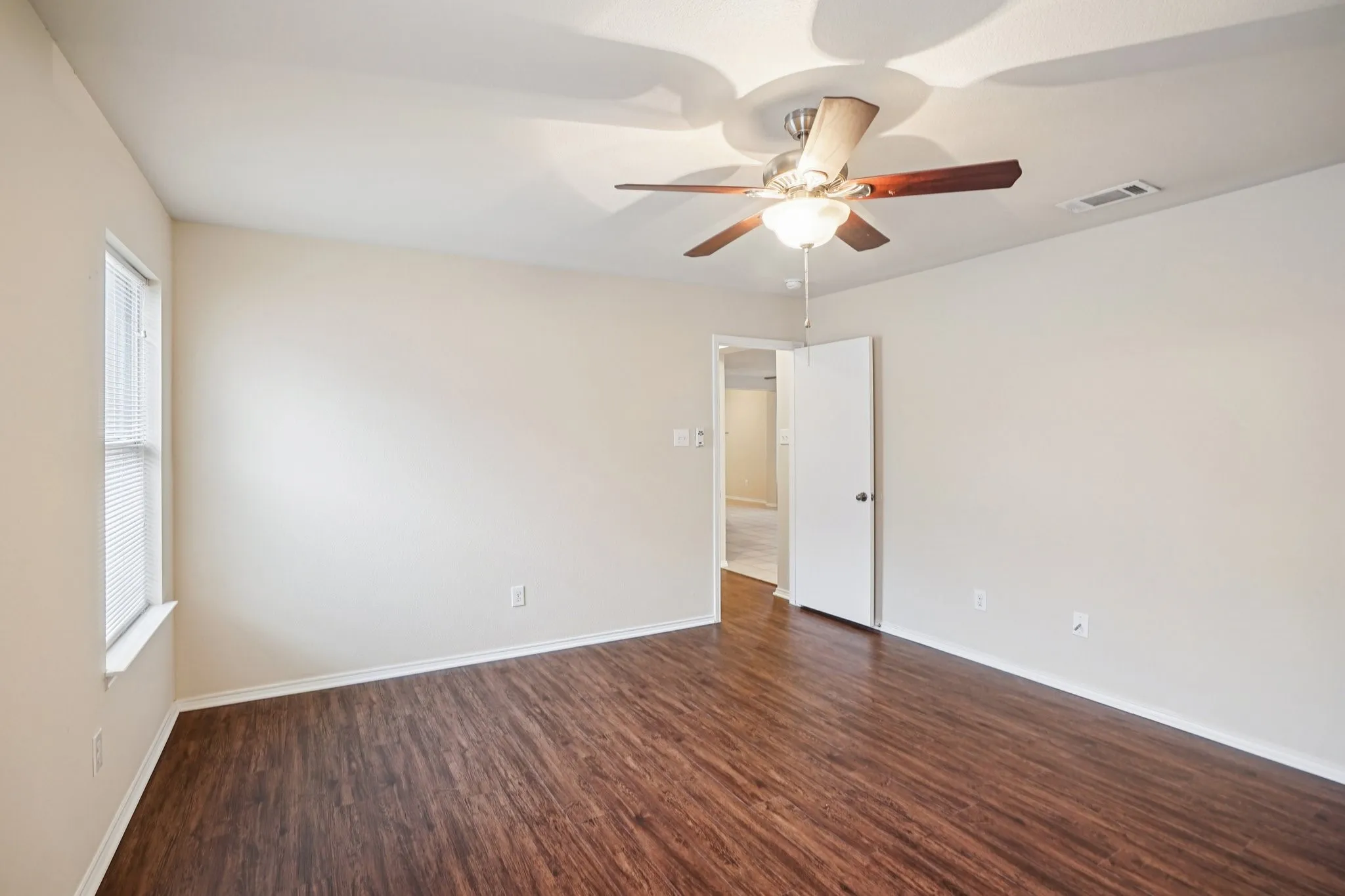 Single Family Residence For Sale in Tarrant County , 9120 Sun Haven Way, Fort Worth, Texas 76244, 3 Bedroom, 2 Bathroom, 2 Garage spaces, 1,810 Sqft, built in 2010, mls#21253188, Real Estate Agent in Fort Worth, Homes For Sale in Tarrant county, Homes For Sale in Fort Worth, Realtor in Fort Worth Texas, Real Estate Brokerage Independent Realty Texas, Luminita Cordes Realtor
