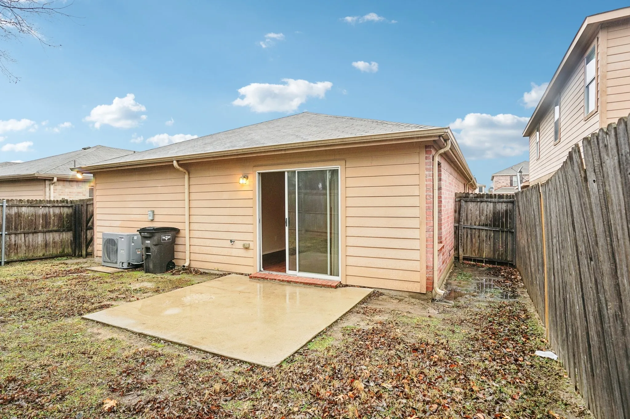 Single Family Residence For Sale in Tarrant County , 9120 Sun Haven Way, Fort Worth, Texas 76244, 3 Bedroom, 2 Bathroom, 2 Garage spaces, 1,810 Sqft, built in 2010, mls#21253188, Real Estate Agent in Fort Worth, Homes For Sale in Tarrant county, Homes For Sale in Fort Worth, Realtor in Fort Worth Texas, Real Estate Brokerage Independent Realty Texas, Luminita Cordes Realtor