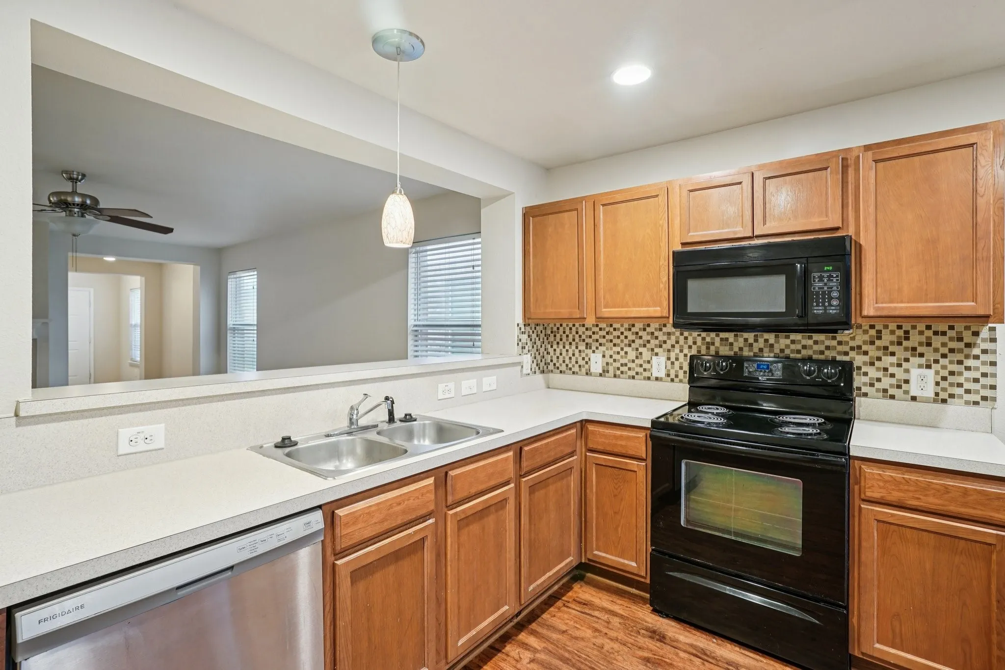 Single Family Residence For Sale in Tarrant County , 9120 Sun Haven Way, Fort Worth, Texas 76244, 3 Bedroom, 2 Bathroom, 2 Garage spaces, 1,810 Sqft, built in 2010, mls#21253188, Real Estate Agent in Fort Worth, Homes For Sale in Tarrant county, Homes For Sale in Fort Worth, Realtor in Fort Worth Texas, Real Estate Brokerage Independent Realty Texas, Luminita Cordes Realtor