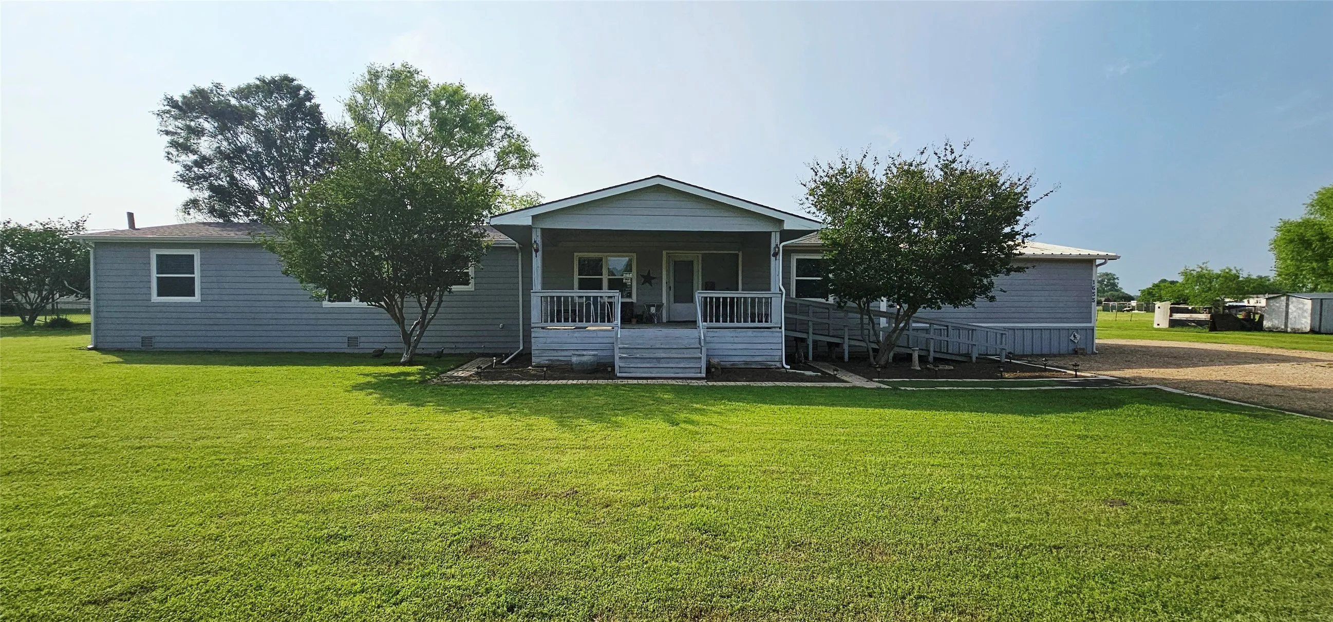 Mobile Home For Sale in Dallas County , 1655 Smith Circle, Combine, Texas 75159, 4 Bedroom, 2 Bathroom, Garage spaces, 2,128 Sqft, built in 1984, Preowned, mls#21253197, Real Estate Agent in Combine, Homes For Sale in Dallas county, Homes For Sale in Combine, Realtor in Combine Texas, Real Estate Brokerage Independent Realty Texas, Luminita Cordes Realtor