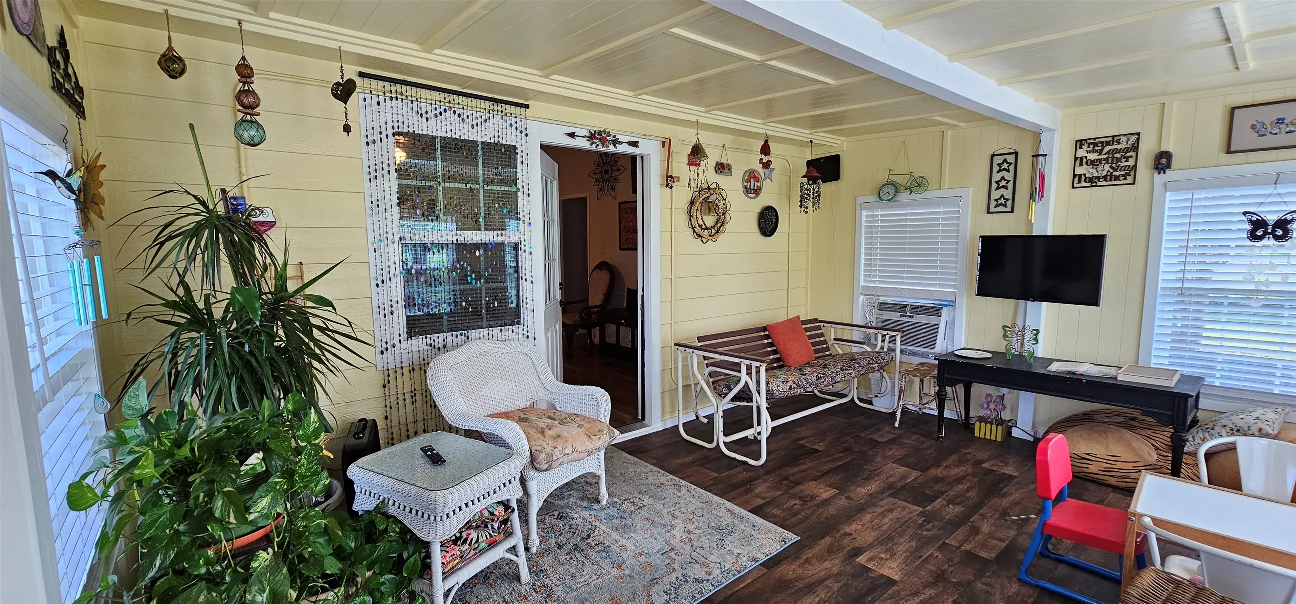 Mobile Home For Sale in Dallas County , 1655 Smith Circle, Combine, Texas 75159, 4 Bedroom, 2 Bathroom, Garage spaces, 2,128 Sqft, built in 1984, Preowned, mls#21253197, Real Estate Agent in Combine, Homes For Sale in Dallas county, Homes For Sale in Combine, Realtor in Combine Texas, Real Estate Brokerage Independent Realty Texas, Luminita Cordes Realtor