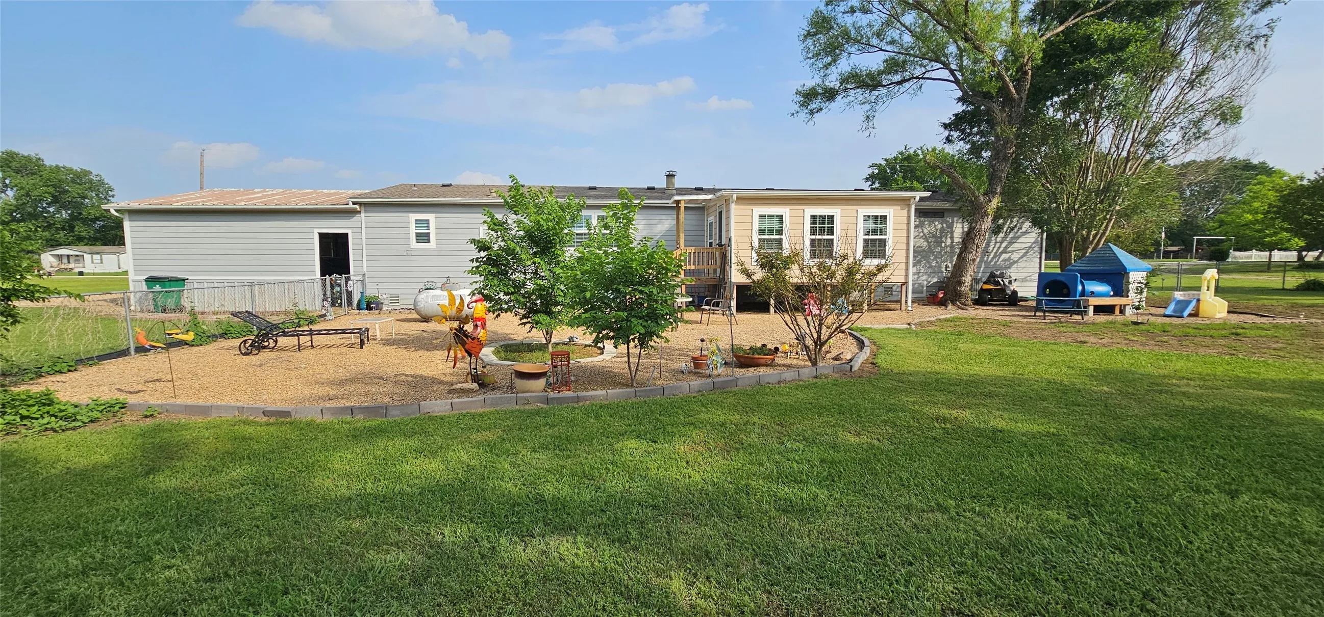 Mobile Home For Sale in Dallas County , 1655 Smith Circle, Combine, Texas 75159, 4 Bedroom, 2 Bathroom, Garage spaces, 2,128 Sqft, built in 1984, Preowned, mls#21253197, Real Estate Agent in Combine, Homes For Sale in Dallas county, Homes For Sale in Combine, Realtor in Combine Texas, Real Estate Brokerage Independent Realty Texas, Luminita Cordes Realtor