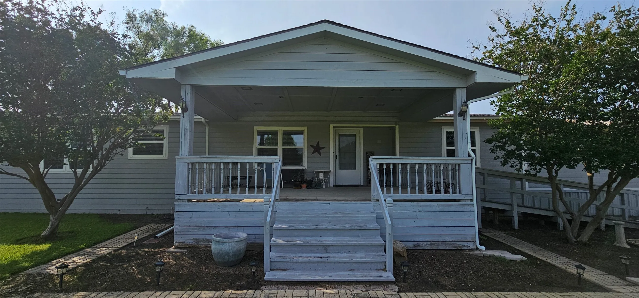 Mobile Home For Sale in Dallas County , 1655 Smith Circle, Combine, Texas 75159, 4 Bedroom, 2 Bathroom, Garage spaces, 2,128 Sqft, built in 1984, Preowned, mls#21253197, Real Estate Agent in Combine, Homes For Sale in Dallas county, Homes For Sale in Combine, Realtor in Combine Texas, Real Estate Brokerage Independent Realty Texas, Luminita Cordes Realtor