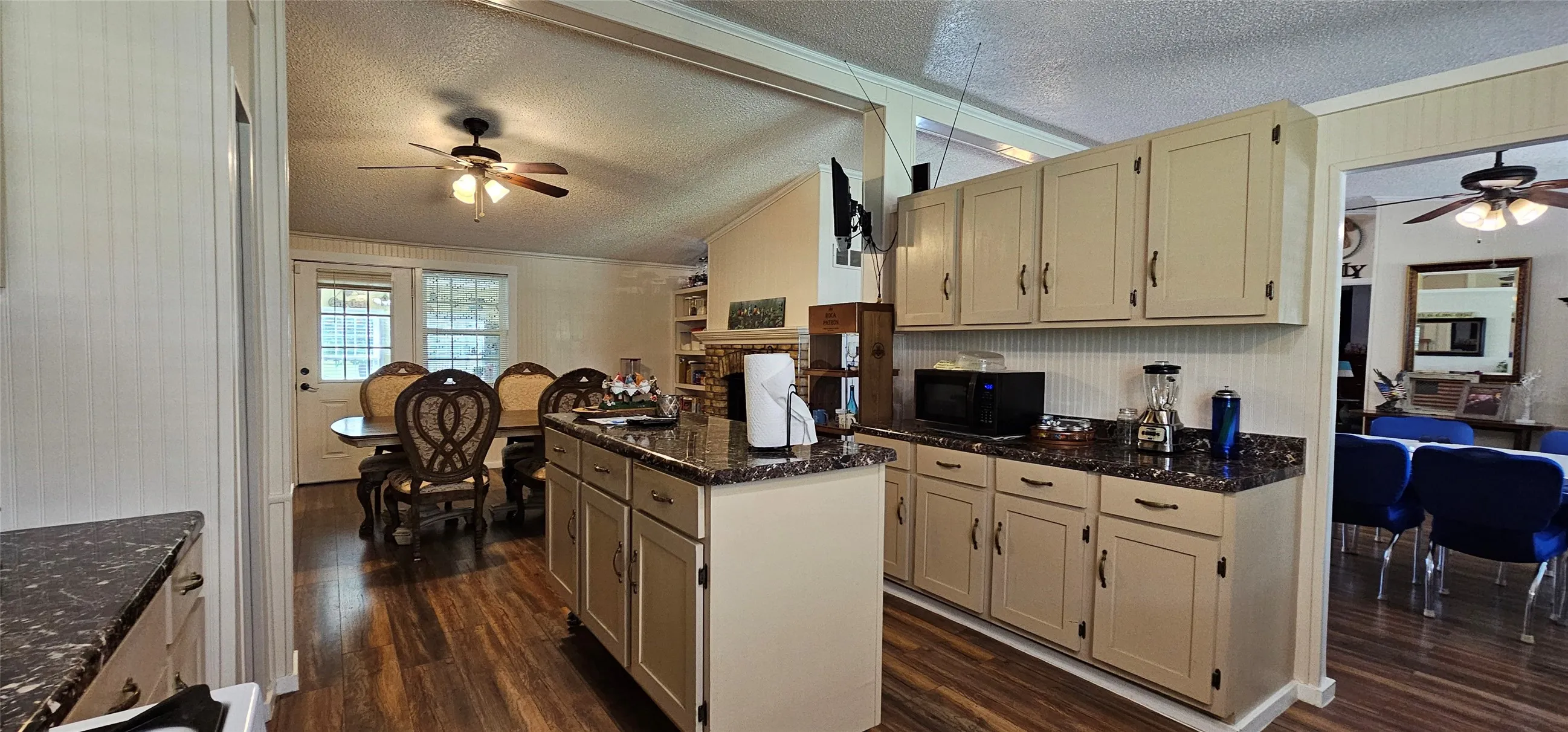 Mobile Home For Sale in Dallas County , 1655 Smith Circle, Combine, Texas 75159, 4 Bedroom, 2 Bathroom, Garage spaces, 2,128 Sqft, built in 1984, Preowned, mls#21253197, Real Estate Agent in Combine, Homes For Sale in Dallas county, Homes For Sale in Combine, Realtor in Combine Texas, Real Estate Brokerage Independent Realty Texas, Luminita Cordes Realtor