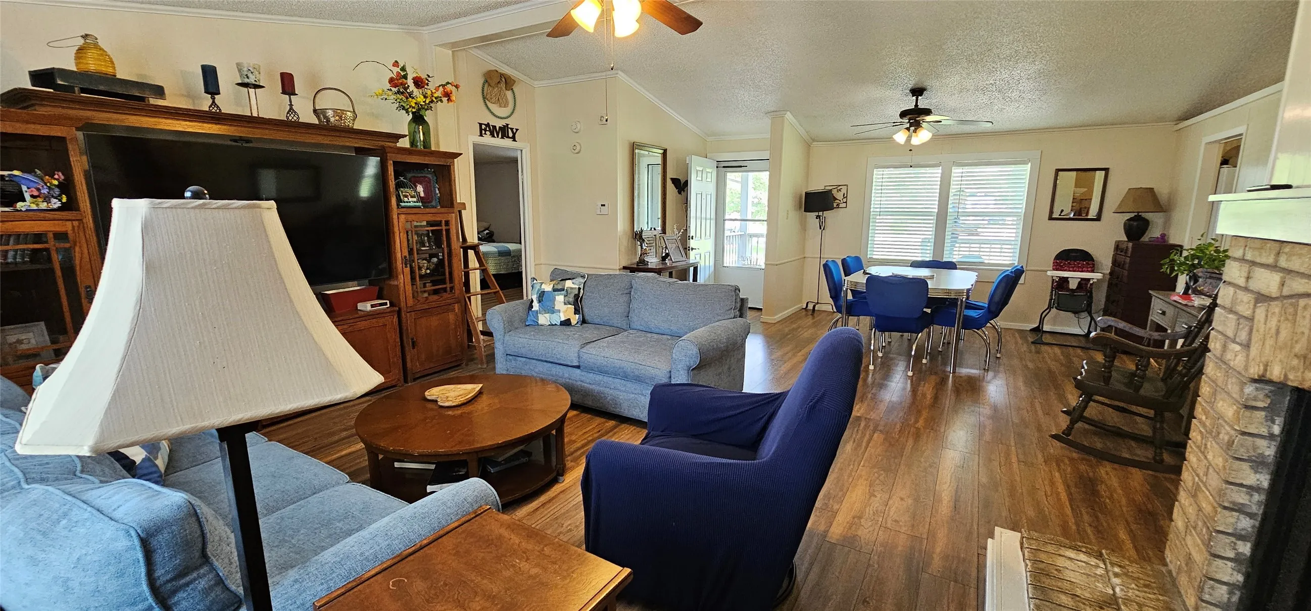 Mobile Home For Sale in Dallas County , 1655 Smith Circle, Combine, Texas 75159, 4 Bedroom, 2 Bathroom, Garage spaces, 2,128 Sqft, built in 1984, Preowned, mls#21253197, Real Estate Agent in Combine, Homes For Sale in Dallas county, Homes For Sale in Combine, Realtor in Combine Texas, Real Estate Brokerage Independent Realty Texas, Luminita Cordes Realtor