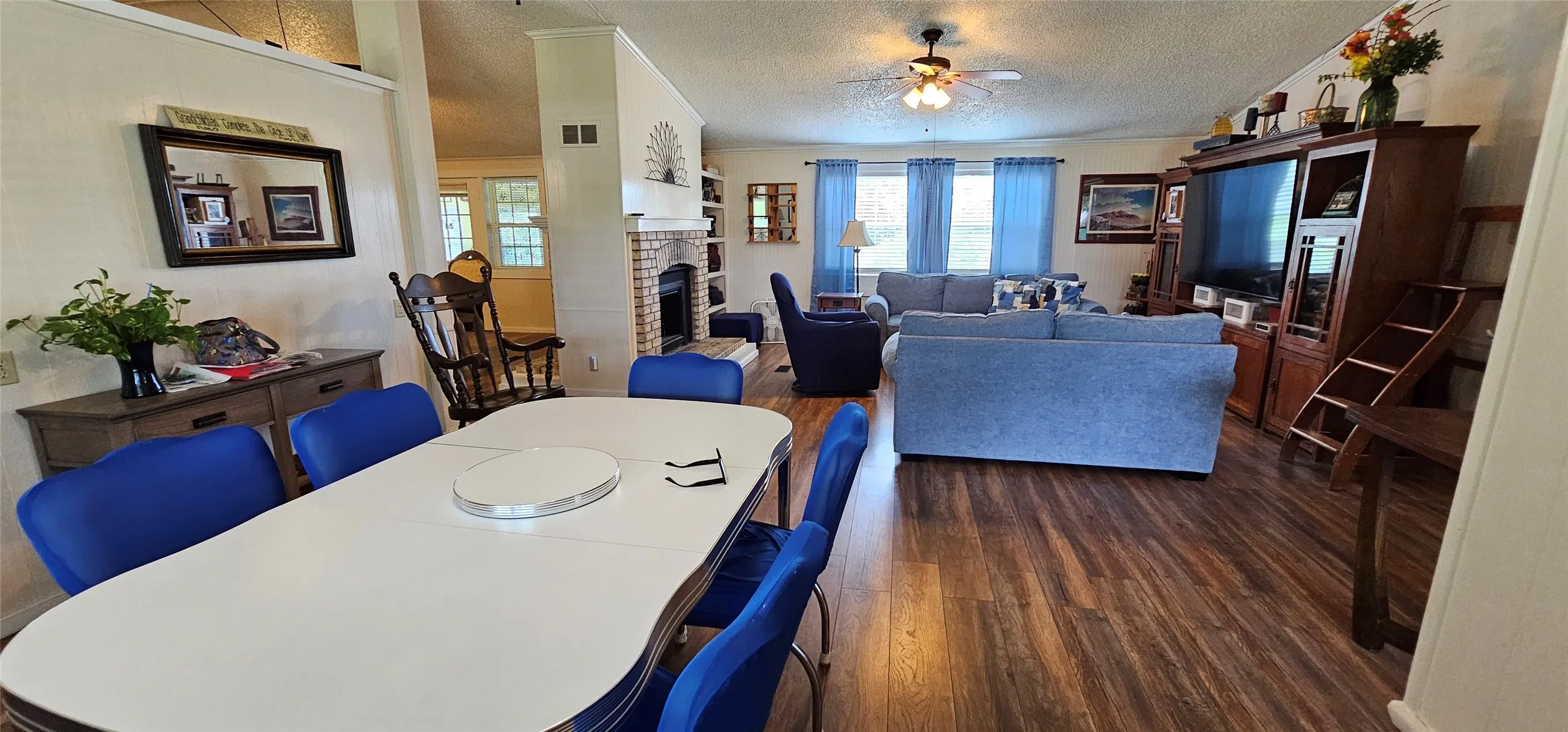 Mobile Home For Sale in Dallas County , 1655 Smith Circle, Combine, Texas 75159, 4 Bedroom, 2 Bathroom, Garage spaces, 2,128 Sqft, built in 1984, Preowned, mls#21253197, Real Estate Agent in Combine, Homes For Sale in Dallas county, Homes For Sale in Combine, Realtor in Combine Texas, Real Estate Brokerage Independent Realty Texas, Luminita Cordes Realtor