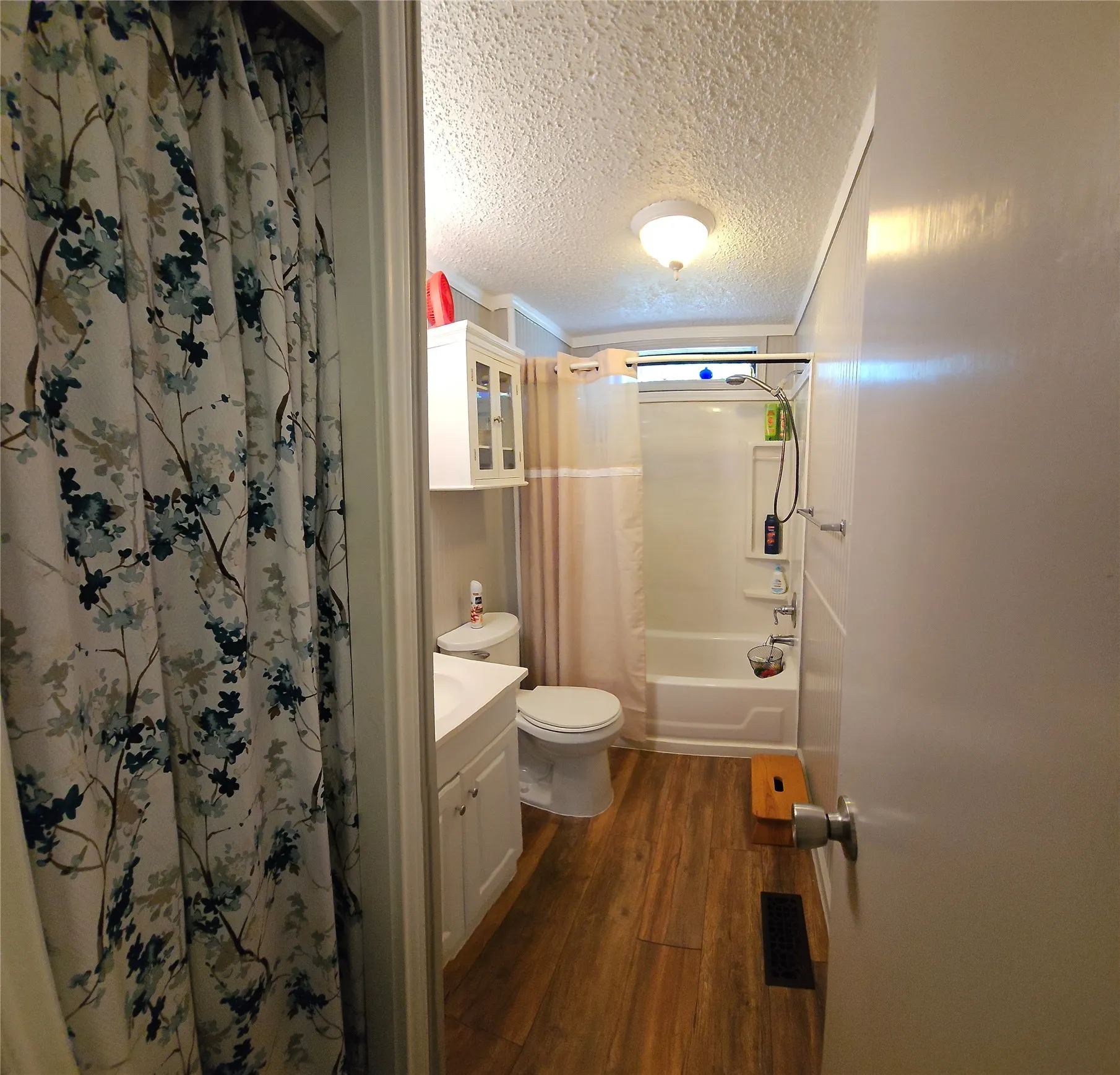 Mobile Home For Sale in Dallas County , 1655 Smith Circle, Combine, Texas 75159, 4 Bedroom, 2 Bathroom, Garage spaces, 2,128 Sqft, built in 1984, Preowned, mls#21253197, Real Estate Agent in Combine, Homes For Sale in Dallas county, Homes For Sale in Combine, Realtor in Combine Texas, Real Estate Brokerage Independent Realty Texas, Luminita Cordes Realtor