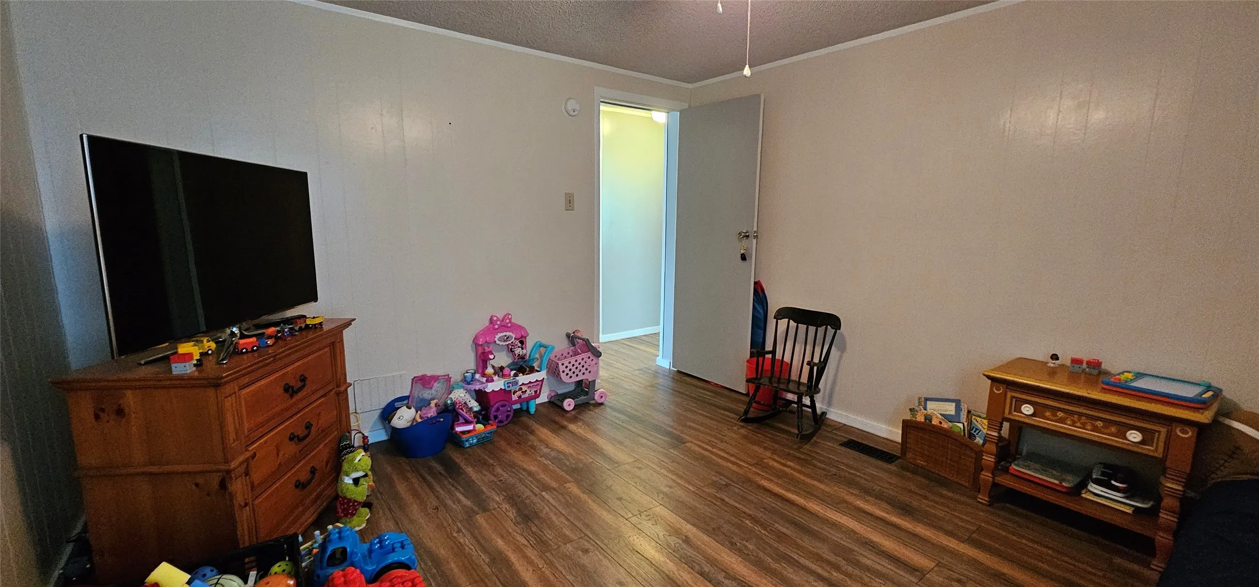 Mobile Home For Sale in Dallas County , 1655 Smith Circle, Combine, Texas 75159, 4 Bedroom, 2 Bathroom, Garage spaces, 2,128 Sqft, built in 1984, Preowned, mls#21253197, Real Estate Agent in Combine, Homes For Sale in Dallas county, Homes For Sale in Combine, Realtor in Combine Texas, Real Estate Brokerage Independent Realty Texas, Luminita Cordes Realtor