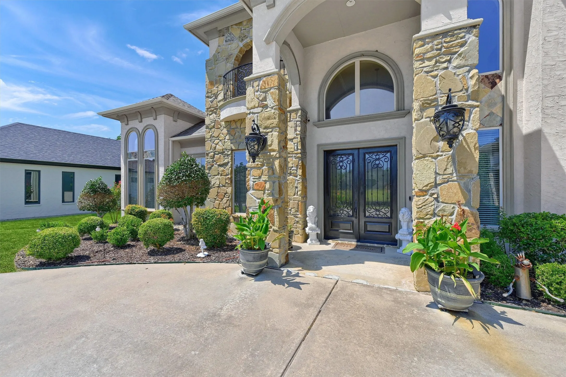 Single Family Residence For Sale in Grayson County , 4812 Park Vista Boulevard, Sherman, Texas 75090, 3 Bedroom, 3 Bathroom, 3 Garage spaces, 4,038 Sqft, built in 2006, Preowned, mls#21253204, Real Estate Agent in Sherman, Homes For Sale in Grayson county, Homes For Sale in Sherman, Realtor in Sherman Texas, Real Estate Brokerage Independent Realty Texas, Luminita Cordes Realtor