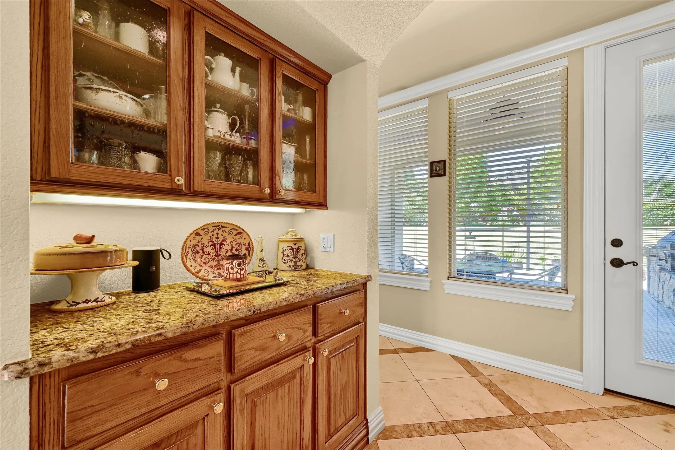 Single Family Residence For Sale in Grayson County , 4812 Park Vista Boulevard, Sherman, Texas 75090, 3 Bedroom, 3 Bathroom, 3 Garage spaces, 4,038 Sqft, built in 2006, Preowned, mls#21253204, Real Estate Agent in Sherman, Homes For Sale in Grayson county, Homes For Sale in Sherman, Realtor in Sherman Texas, Real Estate Brokerage Independent Realty Texas, Luminita Cordes Realtor