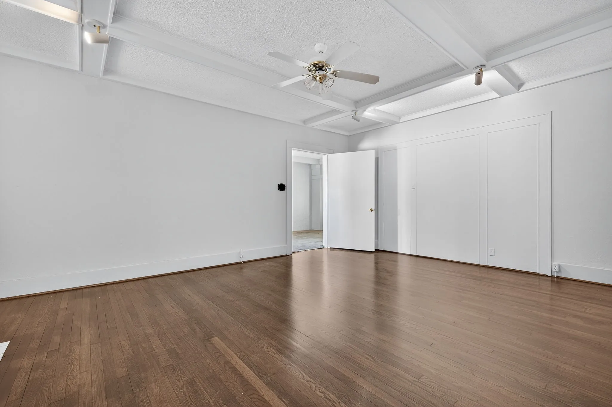 Office For Sale in Palo Pinto County , 916 E Hubbard Street, Mineral Wells, Texas 76067, 0, 0, Garage spaces, 0 Sqft, built in 1930, Preowned, Price $275,000, mls#21253199, Real Estate Agent in Mineral Wells, Homes For Sale in Palo Pinto county, Homes For Sale in Mineral Wells, Realtor in Mineral Wells Texas, Real Estate Brokerage Independent Realty Texas, Luminita Cordes Realtor