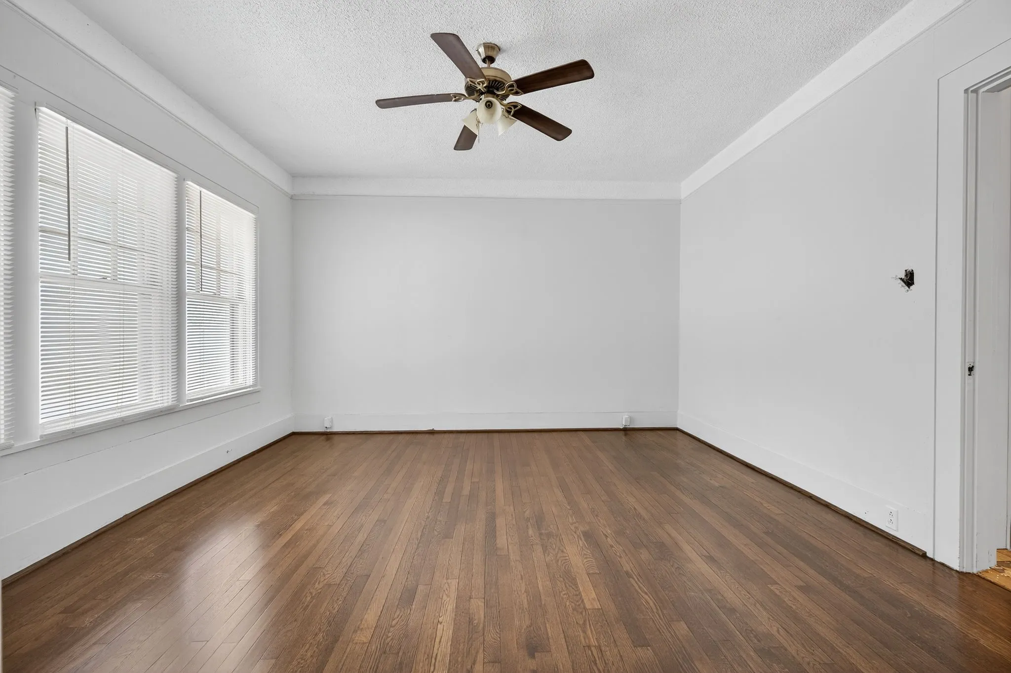 Office For Sale in Palo Pinto County , 916 E Hubbard Street, Mineral Wells, Texas 76067, 0, 0, Garage spaces, 0 Sqft, built in 1930, Preowned, Price $275,000, mls#21253199, Real Estate Agent in Mineral Wells, Homes For Sale in Palo Pinto county, Homes For Sale in Mineral Wells, Realtor in Mineral Wells Texas, Real Estate Brokerage Independent Realty Texas, Luminita Cordes Realtor