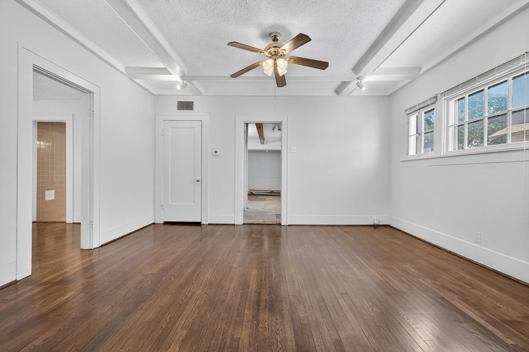 Office For Sale in Palo Pinto County , 916 E Hubbard Street, Mineral Wells, Texas 76067, 0, 0, Garage spaces, 0 Sqft, built in 1930, Preowned, Price $275,000, mls#21253199, Real Estate Agent in Mineral Wells, Homes For Sale in Palo Pinto county, Homes For Sale in Mineral Wells, Realtor in Mineral Wells Texas, Real Estate Brokerage Independent Realty Texas, Luminita Cordes Realtor