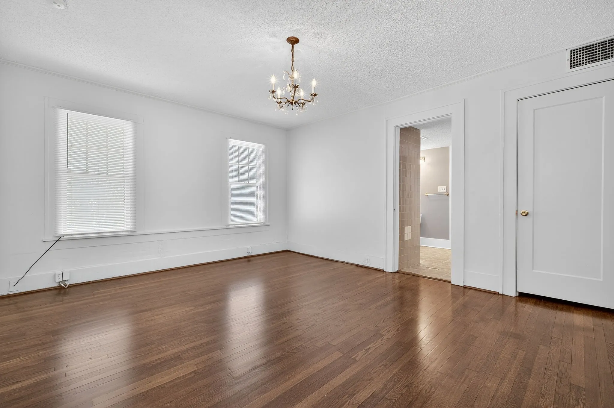 Single Family Residence For Sale in Palo Pinto County , 916-B E Hubbard Street, Mineral Wells, Texas 76067, 2 Bedroom, 1 Bathroom, Garage spaces, 1,796 Sqft, built in 1930, Preowned, Price $275,000, mls#21253216, Real Estate Agent in Mineral Wells, Homes For Sale in Palo Pinto county, Homes For Sale in Mineral Wells, Realtor in Mineral Wells Texas, Real Estate Brokerage Independent Realty Texas, Luminita Cordes Realtor