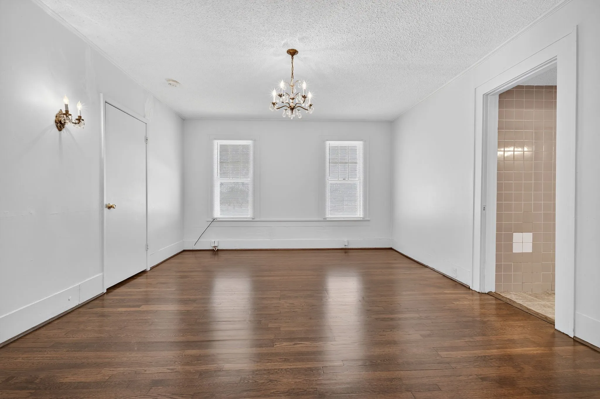 Single Family Residence For Sale in Palo Pinto County , 916-B E Hubbard Street, Mineral Wells, Texas 76067, 2 Bedroom, 1 Bathroom, Garage spaces, 1,796 Sqft, built in 1930, Preowned, Price $275,000, mls#21253216, Real Estate Agent in Mineral Wells, Homes For Sale in Palo Pinto county, Homes For Sale in Mineral Wells, Realtor in Mineral Wells Texas, Real Estate Brokerage Independent Realty Texas, Luminita Cordes Realtor