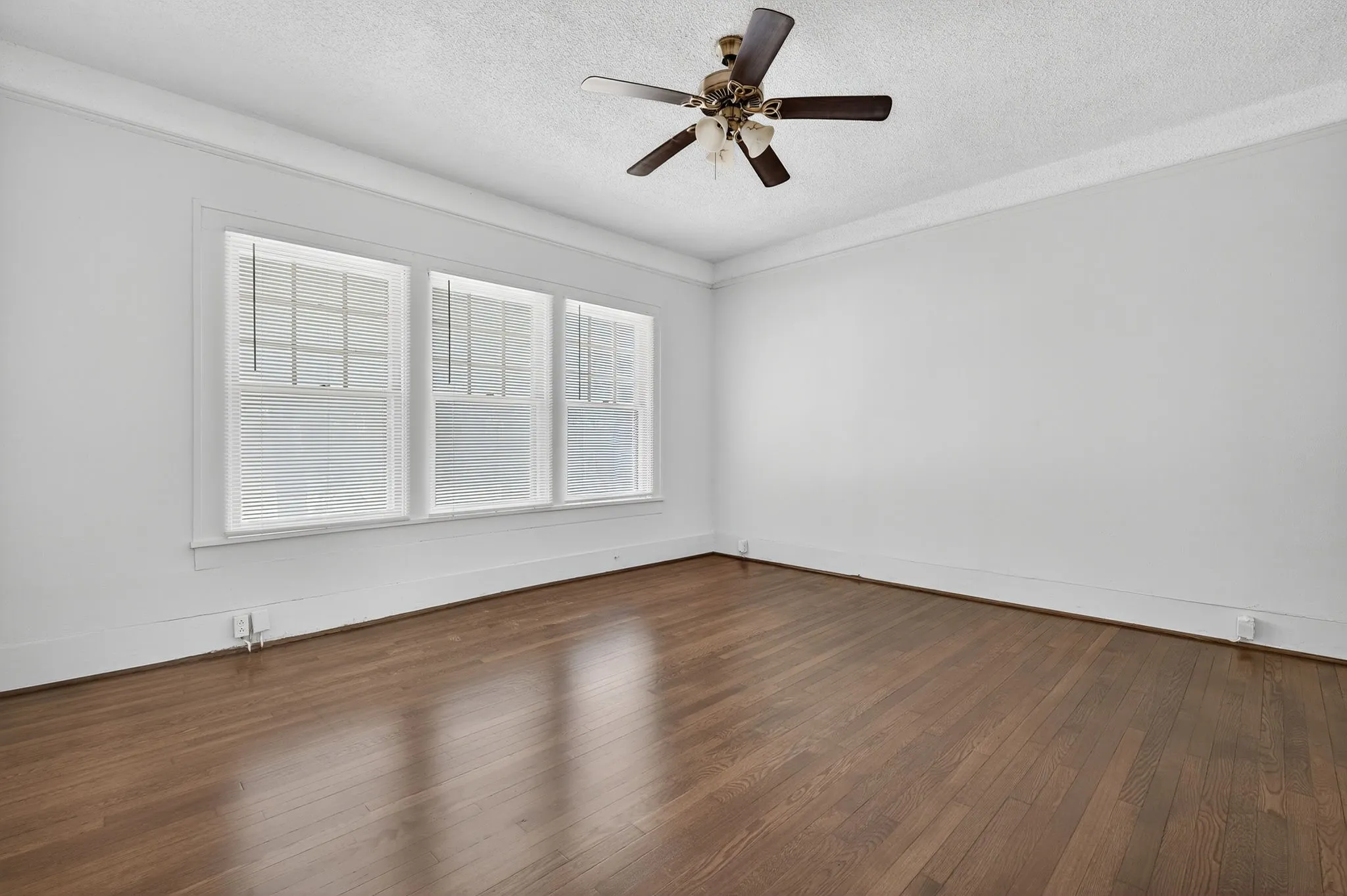Single Family Residence For Sale in Palo Pinto County , 916-B E Hubbard Street, Mineral Wells, Texas 76067, 2 Bedroom, 1 Bathroom, Garage spaces, 1,796 Sqft, built in 1930, Preowned, Price $275,000, mls#21253216, Real Estate Agent in Mineral Wells, Homes For Sale in Palo Pinto county, Homes For Sale in Mineral Wells, Realtor in Mineral Wells Texas, Real Estate Brokerage Independent Realty Texas, Luminita Cordes Realtor