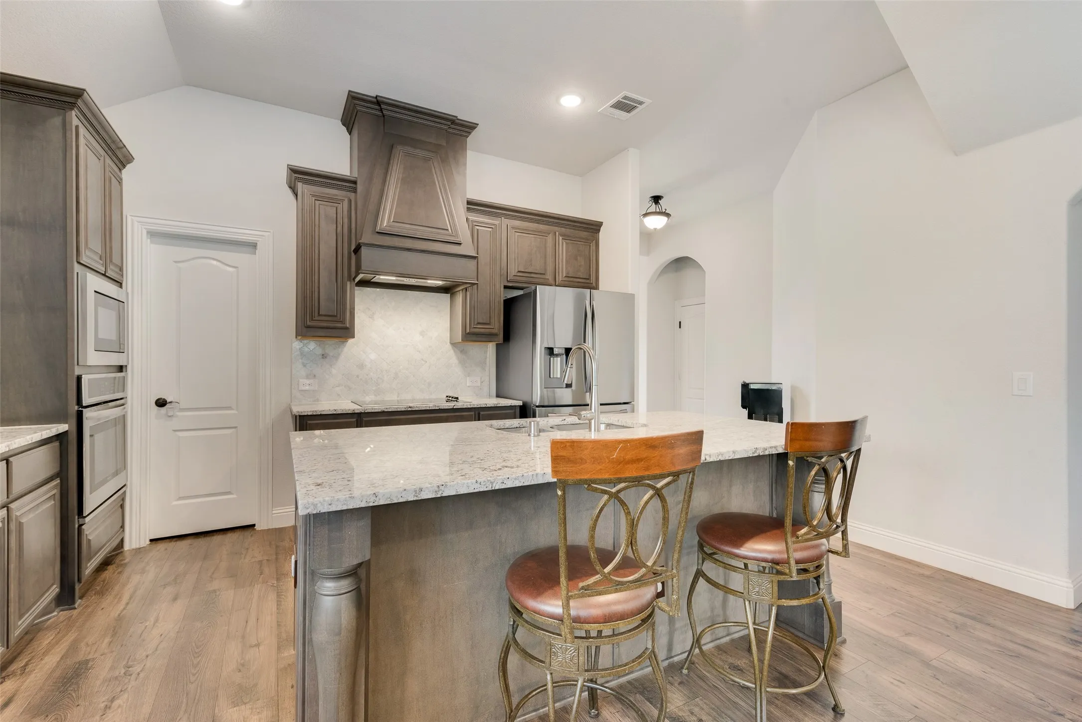 Single Family Residence For Sale in Ellis County , 605 Dusty Glen Trail, Midlothian, Texas 76065, 4 Bedroom, 3 Bathroom, 2 Garage spaces, 2,825 Sqft, built in 2022, Preowned, mls#21253223, Real Estate Agent in Midlothian, Homes For Sale in Ellis county, Homes For Sale in Midlothian, Realtor in Midlothian Texas, Real Estate Brokerage Independent Realty Texas, Luminita Cordes Realtor