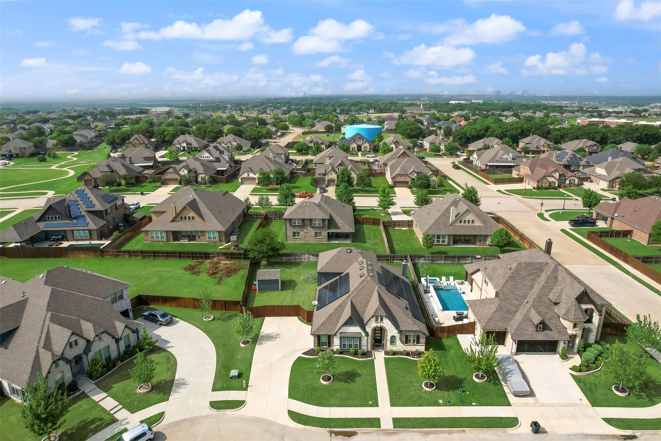 Single Family Residence For Sale in Ellis County , 605 Dusty Glen Trail, Midlothian, Texas 76065, 4 Bedroom, 3 Bathroom, 2 Garage spaces, 2,825 Sqft, built in 2022, Preowned, mls#21253223, Real Estate Agent in Midlothian, Homes For Sale in Ellis county, Homes For Sale in Midlothian, Realtor in Midlothian Texas, Real Estate Brokerage Independent Realty Texas, Luminita Cordes Realtor