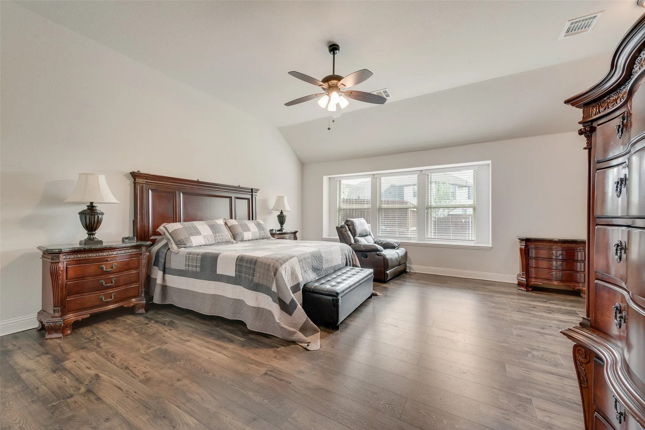 Single Family Residence For Sale in Ellis County , 605 Dusty Glen Trail, Midlothian, Texas 76065, 4 Bedroom, 3 Bathroom, 2 Garage spaces, 2,825 Sqft, built in 2022, Preowned, mls#21253223, Real Estate Agent in Midlothian, Homes For Sale in Ellis county, Homes For Sale in Midlothian, Realtor in Midlothian Texas, Real Estate Brokerage Independent Realty Texas, Luminita Cordes Realtor