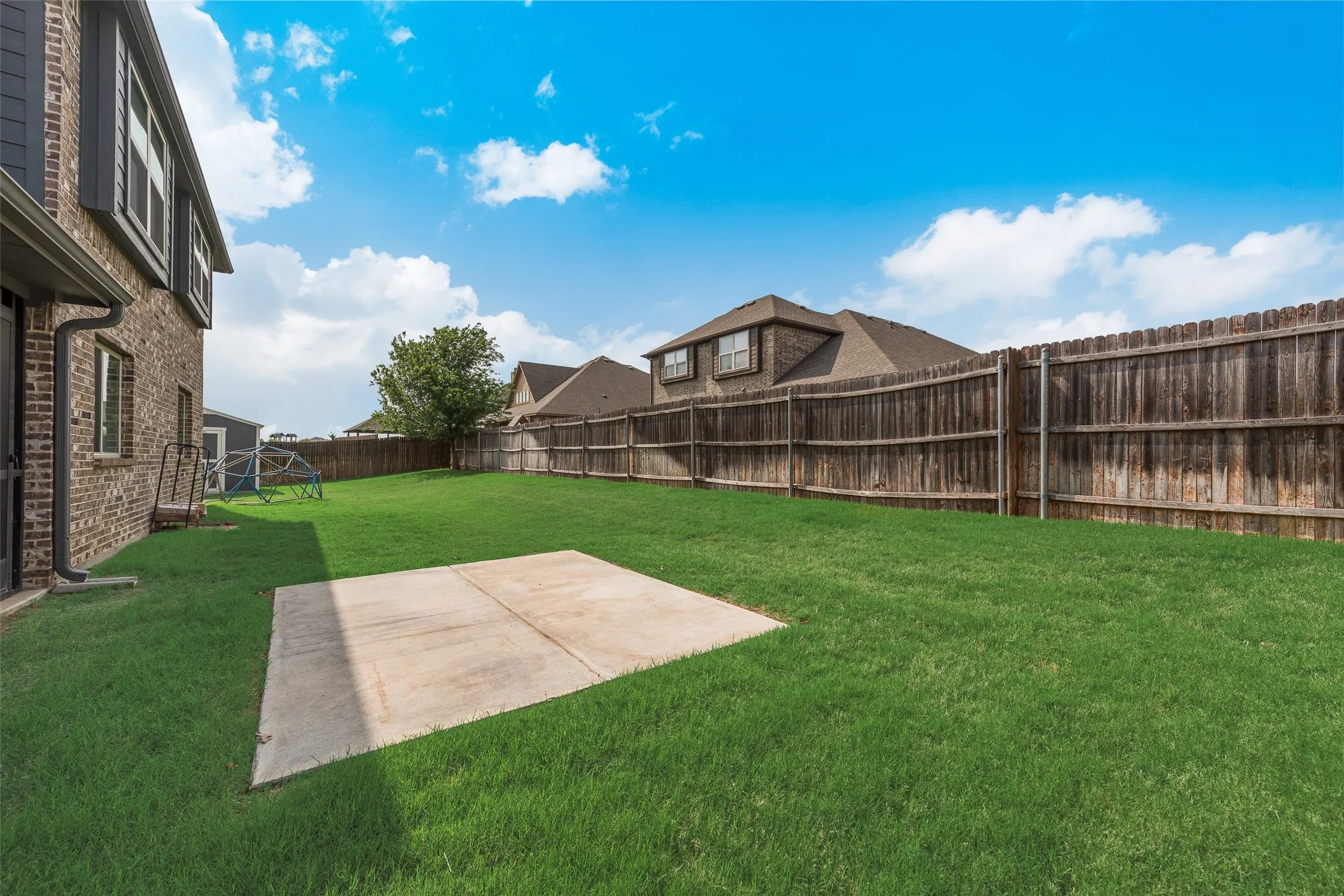 Single Family Residence For Sale in Ellis County , 605 Dusty Glen Trail, Midlothian, Texas 76065, 4 Bedroom, 3 Bathroom, 2 Garage spaces, 2,825 Sqft, built in 2022, Preowned, mls#21253223, Real Estate Agent in Midlothian, Homes For Sale in Ellis county, Homes For Sale in Midlothian, Realtor in Midlothian Texas, Real Estate Brokerage Independent Realty Texas, Luminita Cordes Realtor