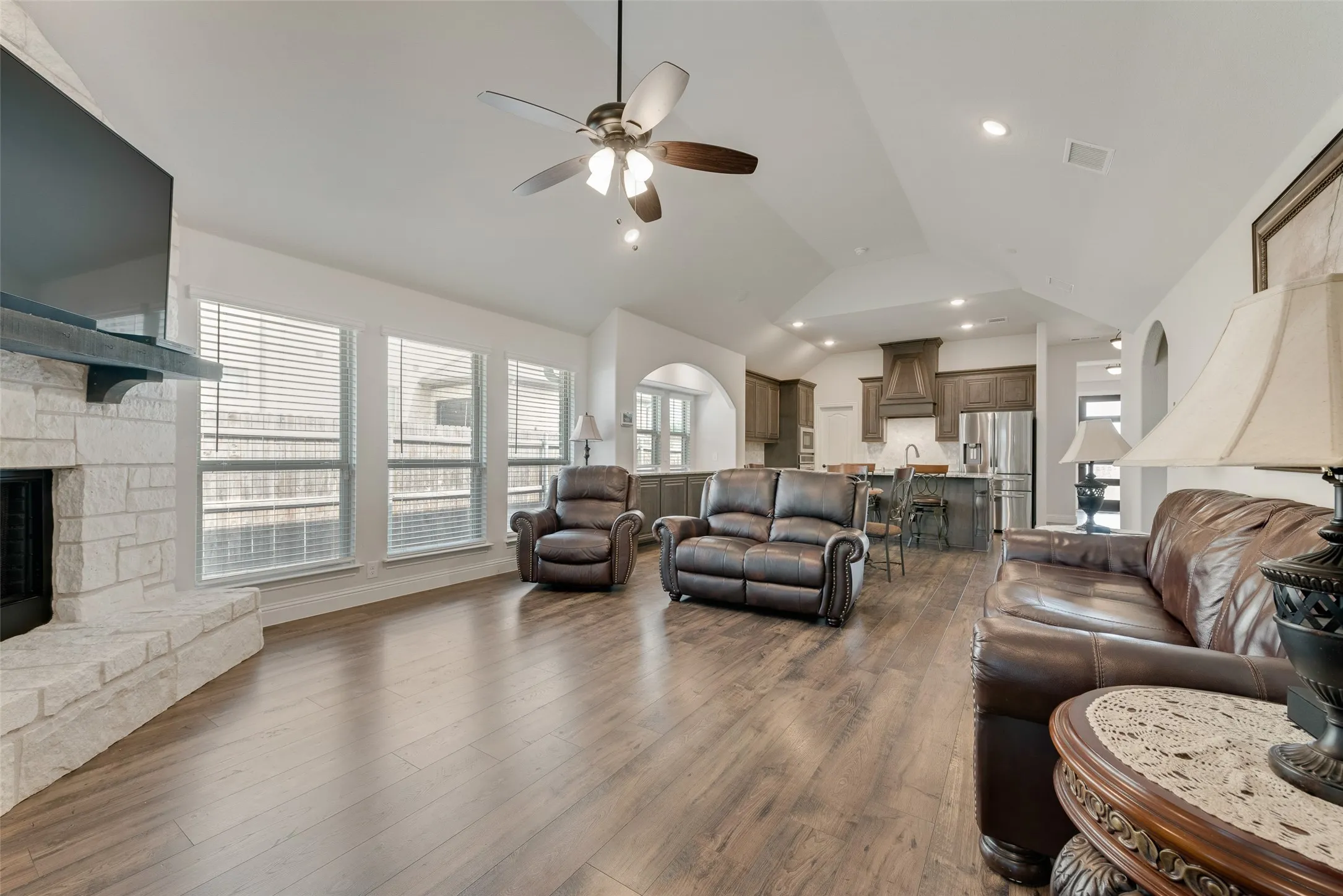 Single Family Residence For Sale in Ellis County , 605 Dusty Glen Trail, Midlothian, Texas 76065, 4 Bedroom, 3 Bathroom, 2 Garage spaces, 2,825 Sqft, built in 2022, Preowned, mls#21253223, Real Estate Agent in Midlothian, Homes For Sale in Ellis county, Homes For Sale in Midlothian, Realtor in Midlothian Texas, Real Estate Brokerage Independent Realty Texas, Luminita Cordes Realtor